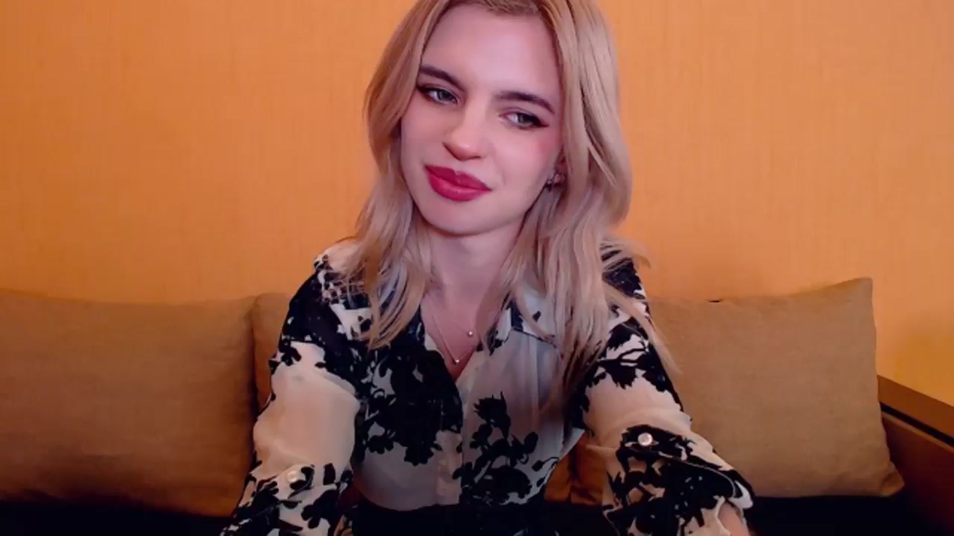 Gallery image thumbnail from Erineys's myfreecams stream on, 12/17/2023, 18:29 image 12 of 20