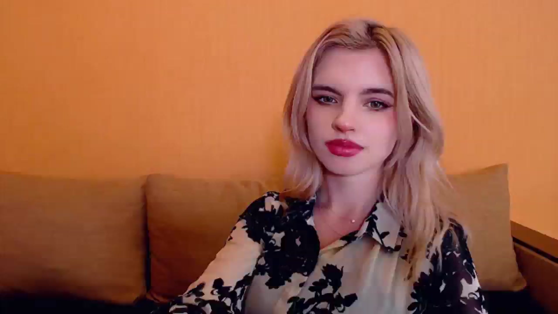 Gallery image thumbnail from Erineys's myfreecams stream on, 12/17/2023, 18:29 image 3 of 20