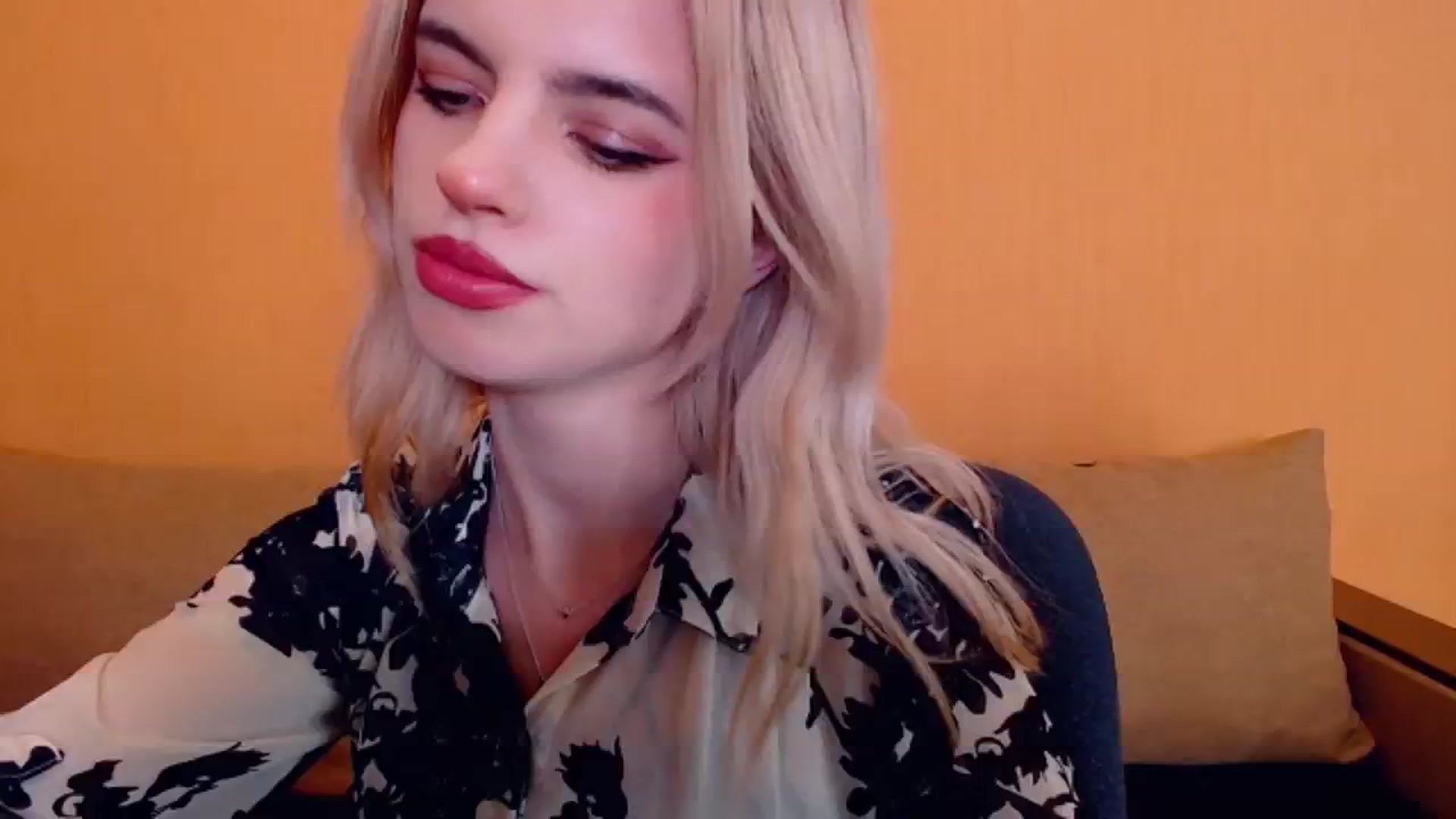 Gallery image thumbnail from Erineys's myfreecams stream on, 12/17/2023, 18:29 image 6 of 20