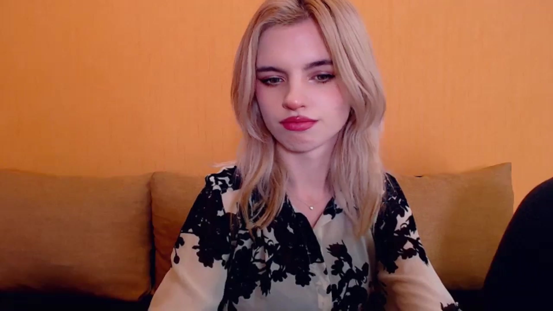 Gallery image thumbnail from Erineys's myfreecams stream on, 12/17/2023, 18:29 image 16 of 20