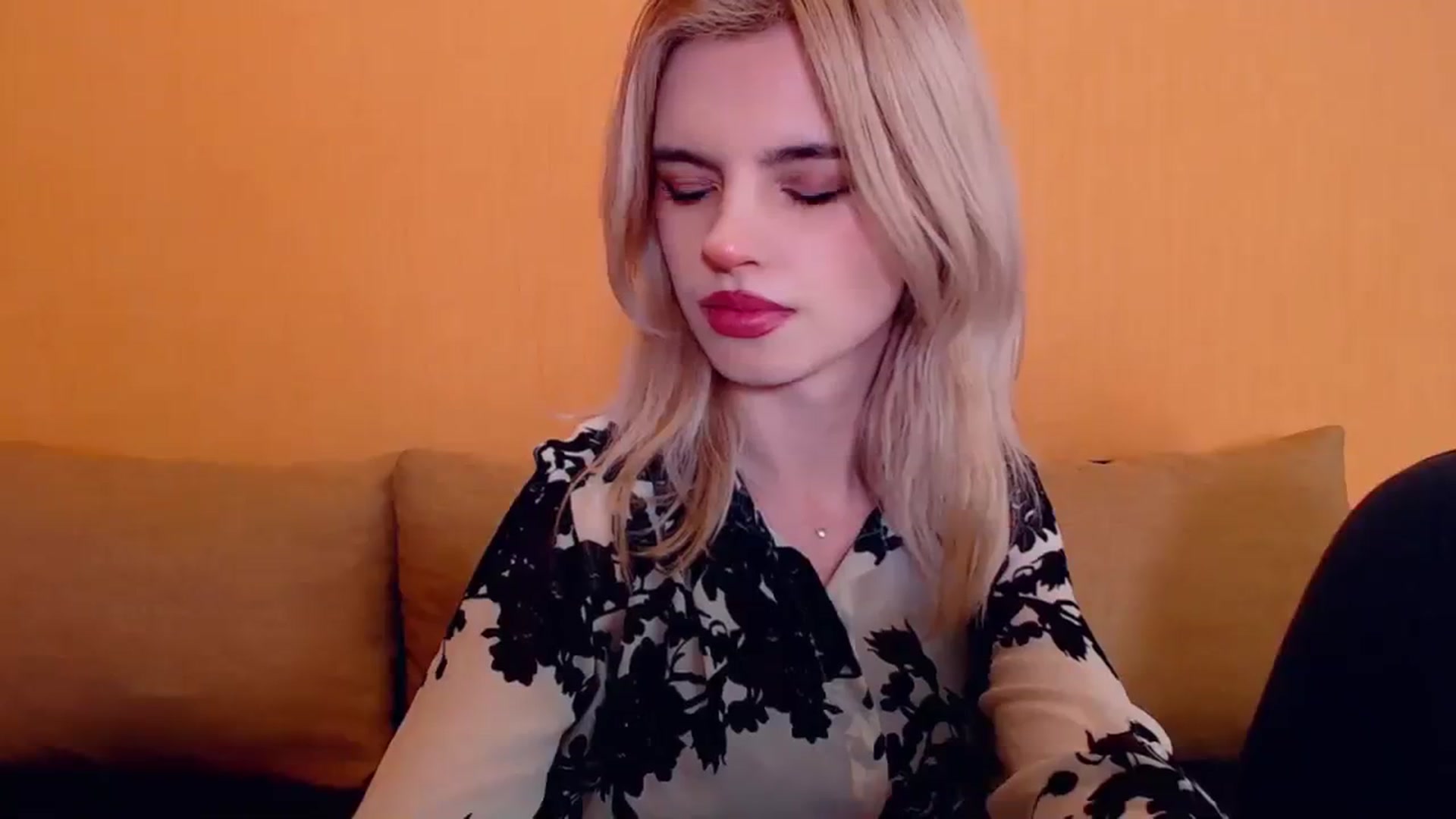 Gallery image thumbnail from Erineys's myfreecams stream on, 12/17/2023, 18:29 image 14 of 20