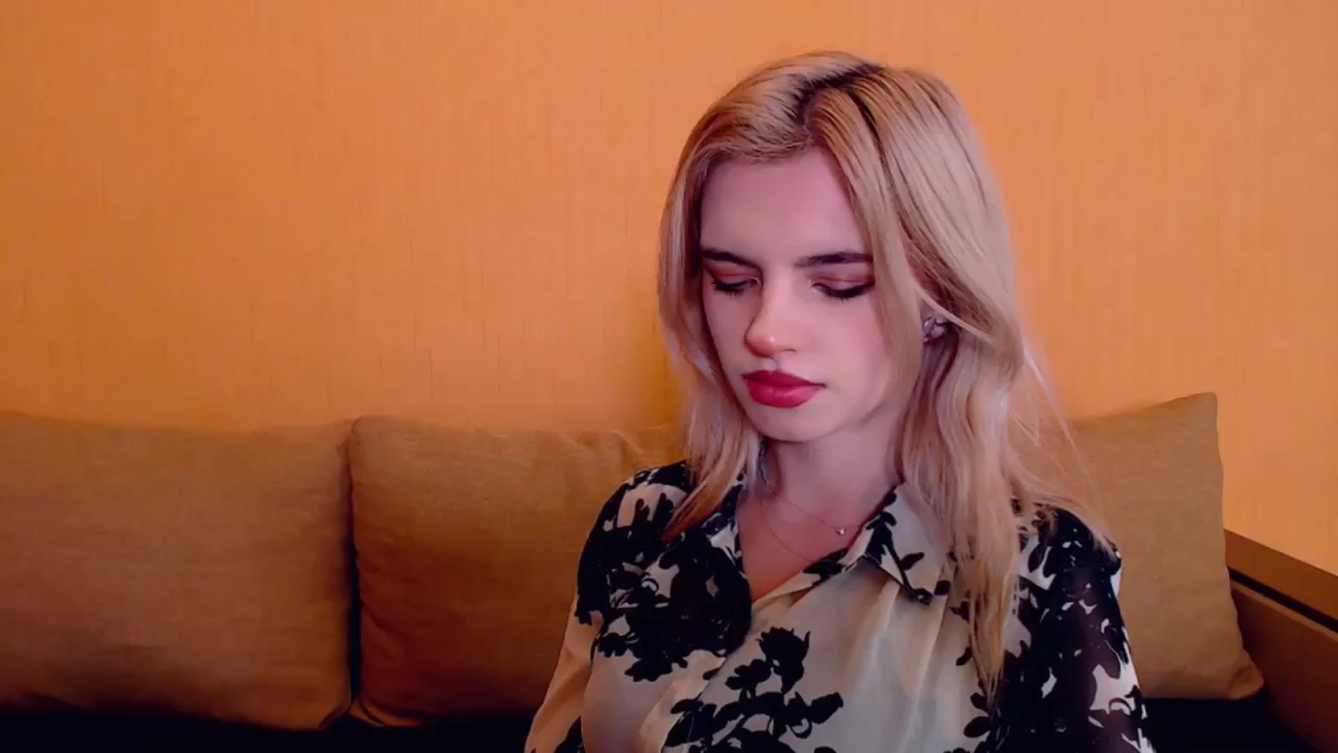 Gallery image thumbnail from Erineys's myfreecams stream on, 12/17/2023, 18:29 image 4 of 20