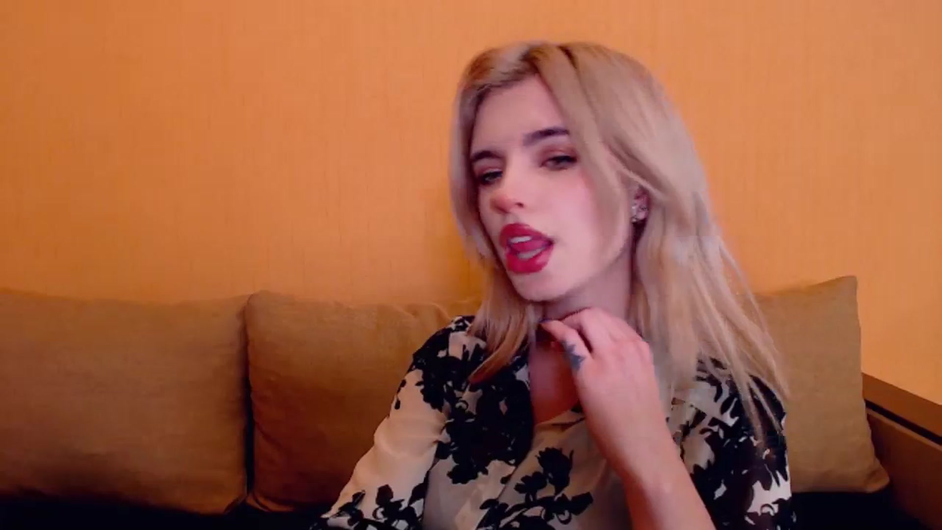 Gallery image thumbnail from Erineys's myfreecams stream on, 12/17/2023, 18:29 image 5 of 20