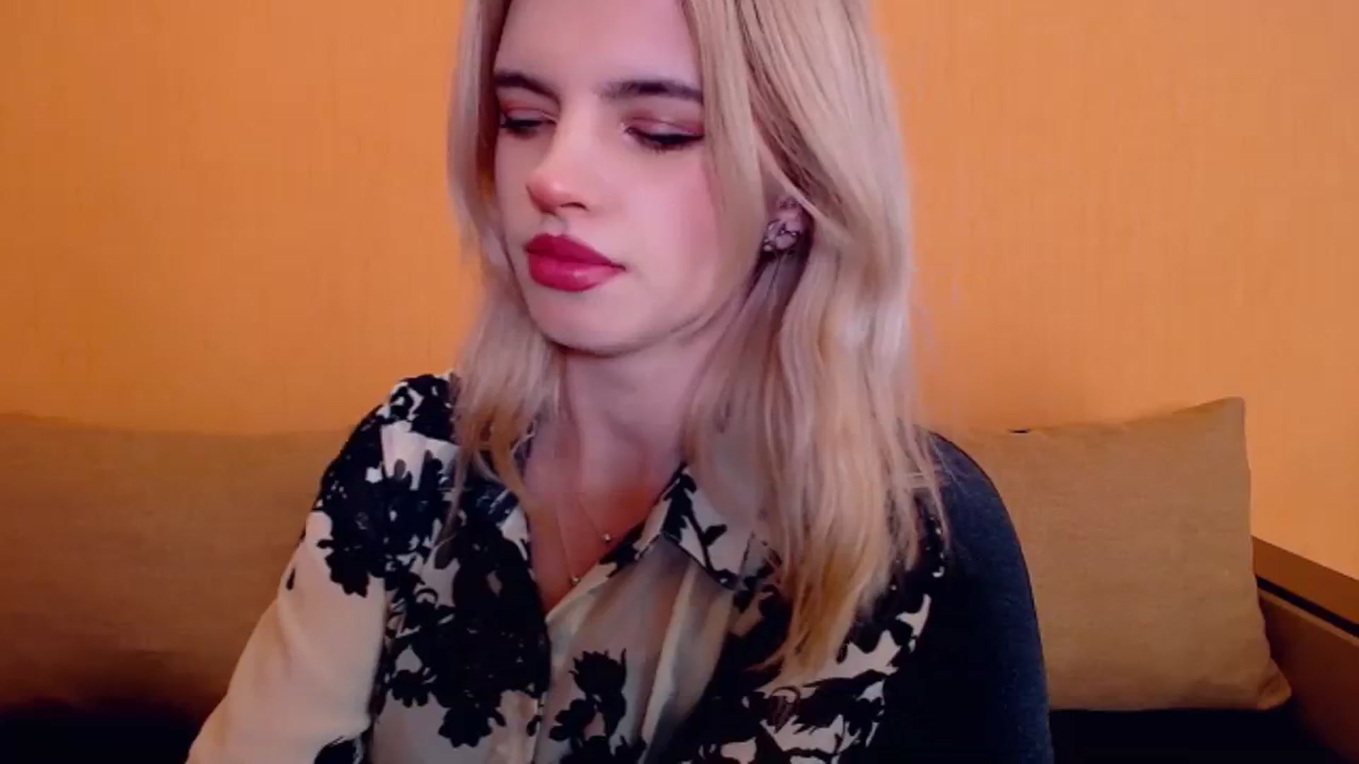Gallery image thumbnail from Erineys's myfreecams stream on, 12/17/2023, 18:29 image 11 of 20