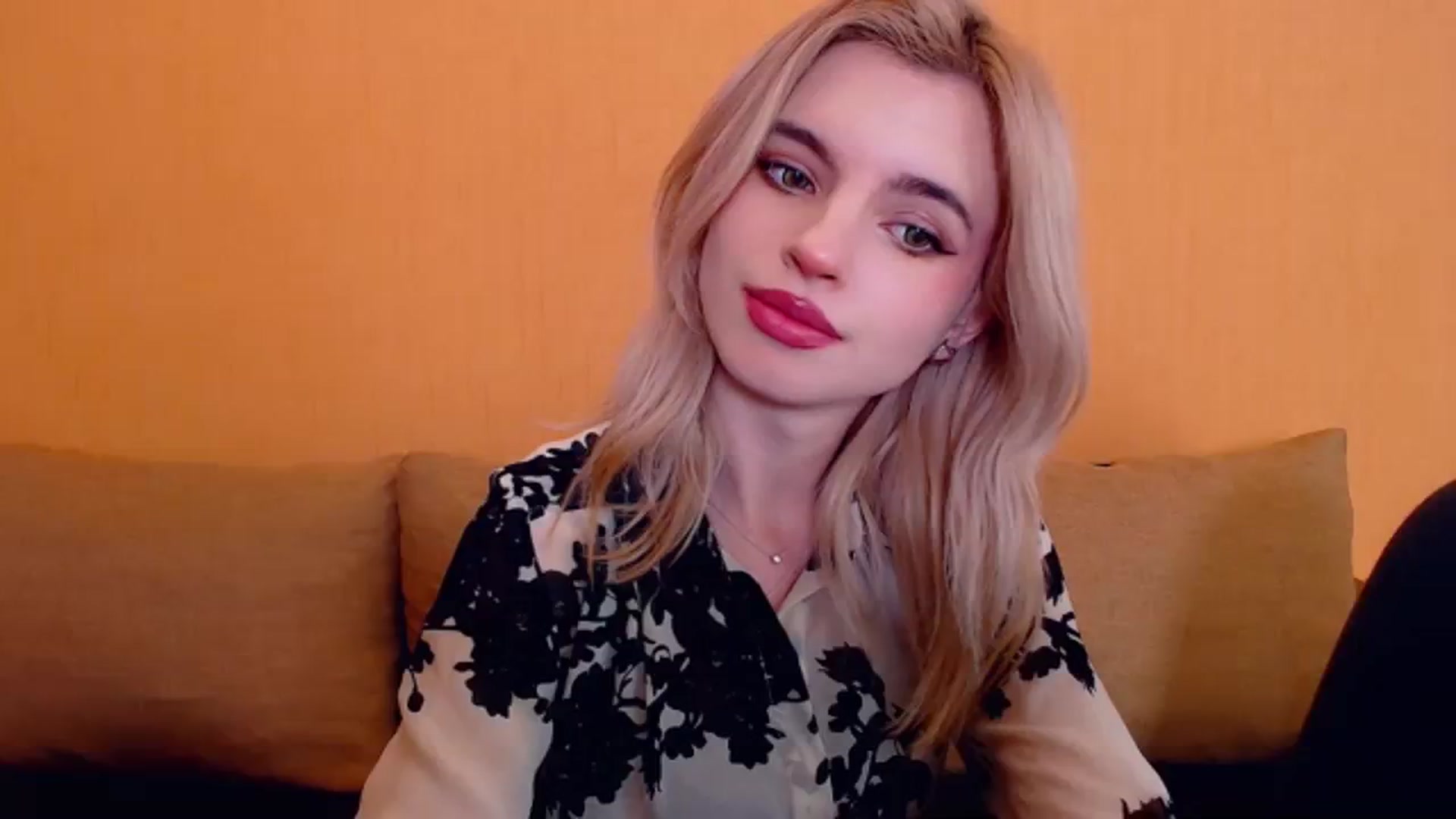 Gallery image thumbnail from Erineys's myfreecams stream on, 12/17/2023, 18:29 image 15 of 20