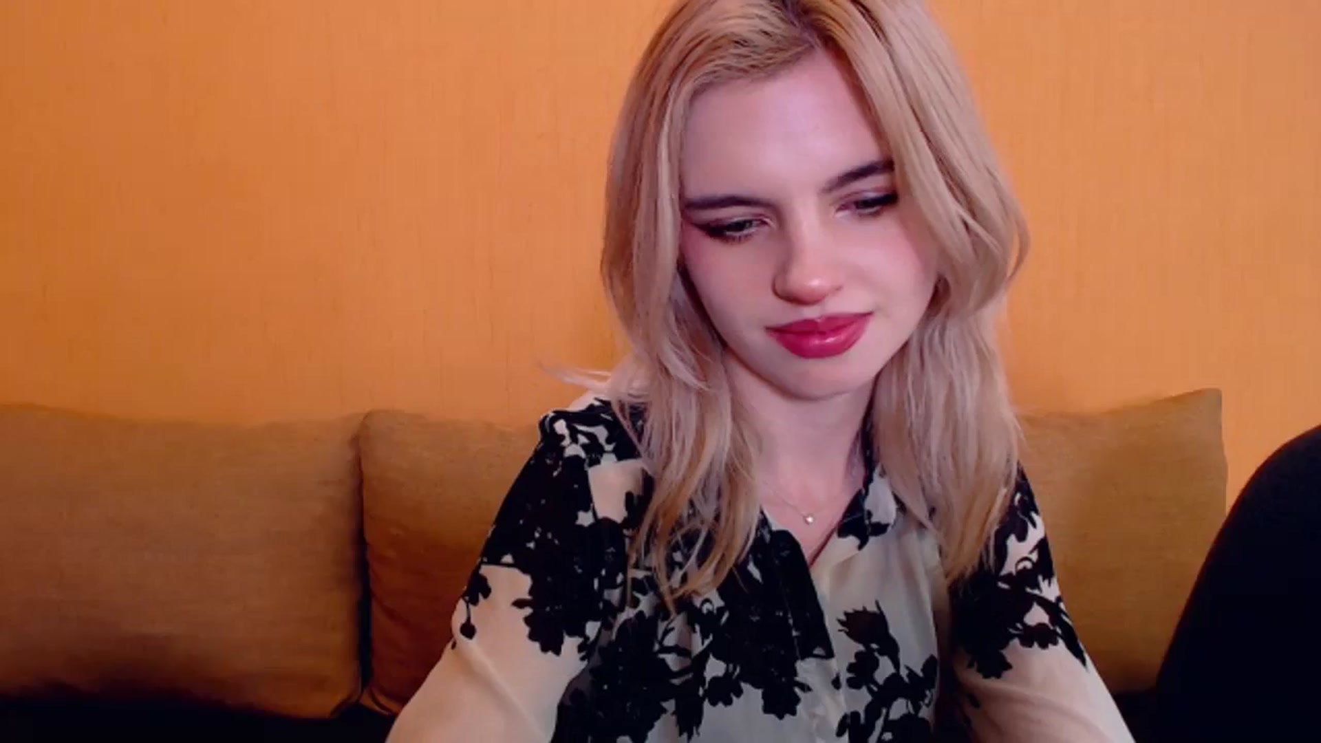 Gallery image thumbnail from Erineys's myfreecams stream on, 12/17/2023, 18:29 image 17 of 20