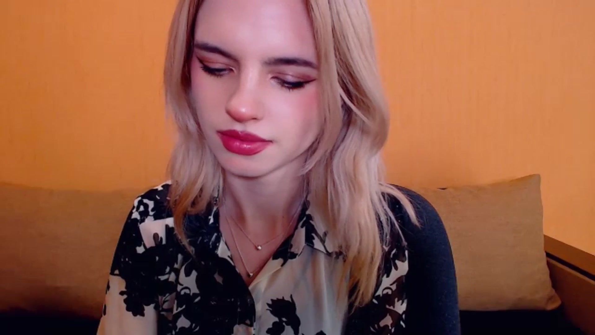 Gallery image thumbnail from Erineys's myfreecams stream on, 12/17/2023, 18:29 image 7 of 20