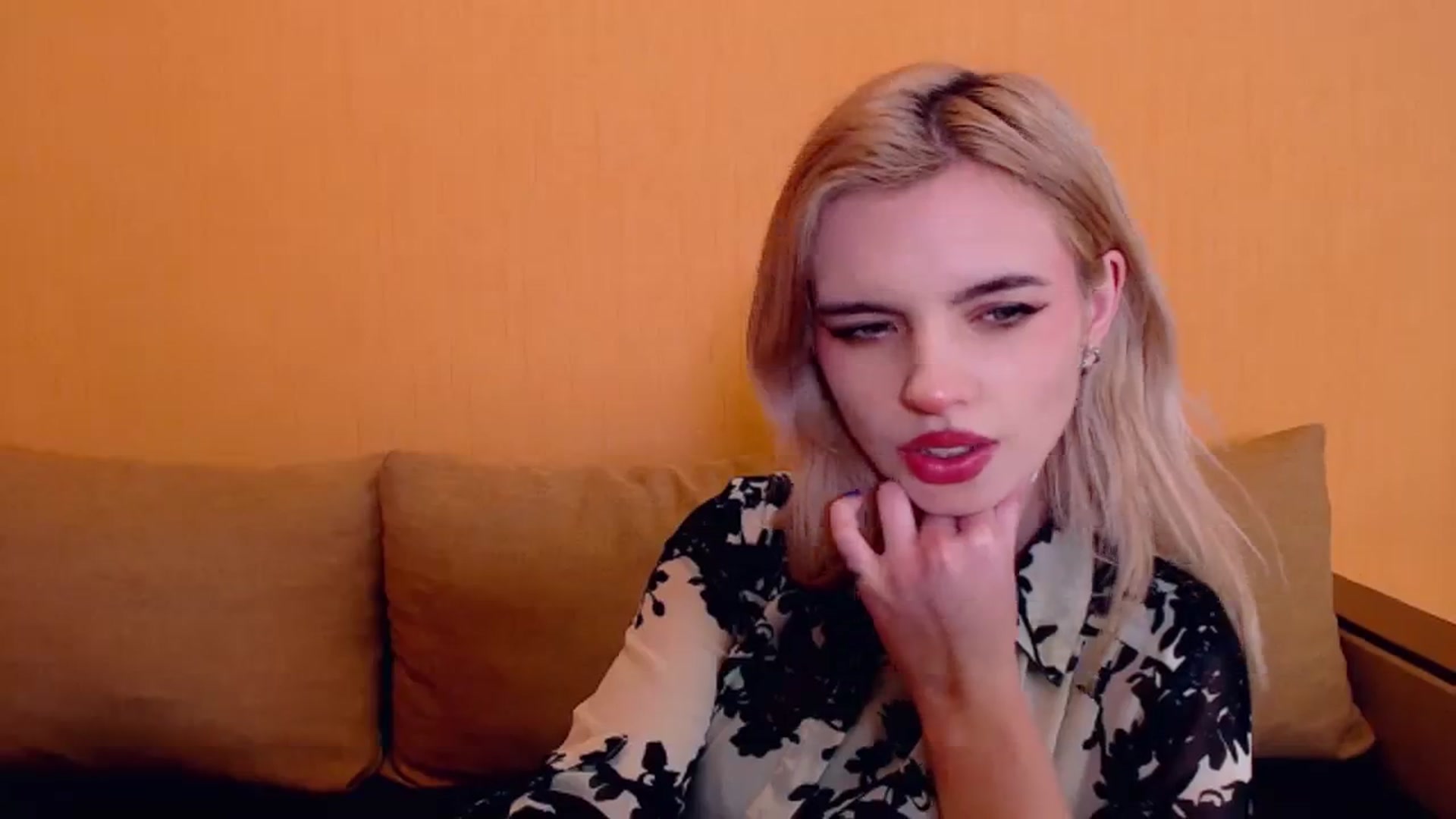 Gallery image thumbnail from Erineys's myfreecams stream on, 12/17/2023, 18:29 image 2 of 20