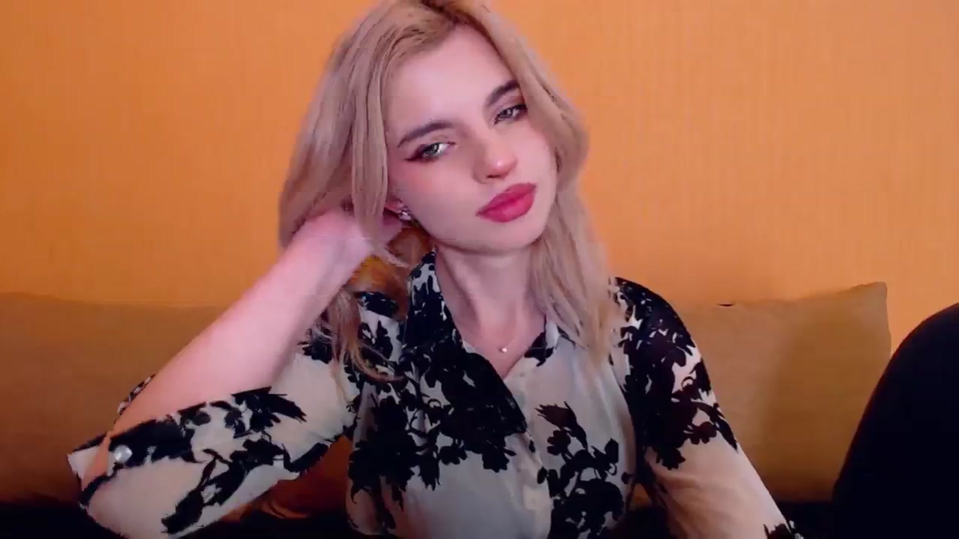 Gallery image thumbnail from Erineys's myfreecams stream on, 12/17/2023, 18:29 image 18 of 20