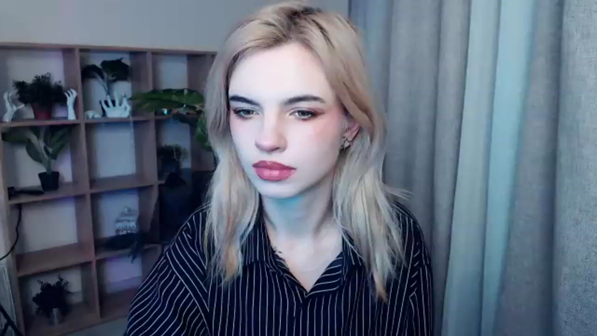 Gallery image thumbnail from Erineys's myfreecams stream on, 12/18/2023, 15:05 image 4 of 20