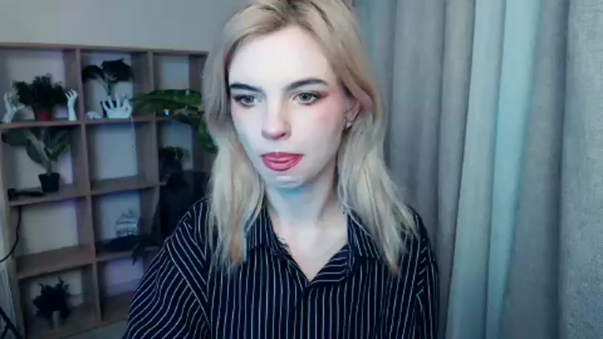 Gallery image thumbnail from Erineys's myfreecams stream on, 12/18/2023, 15:05 image 3 of 20