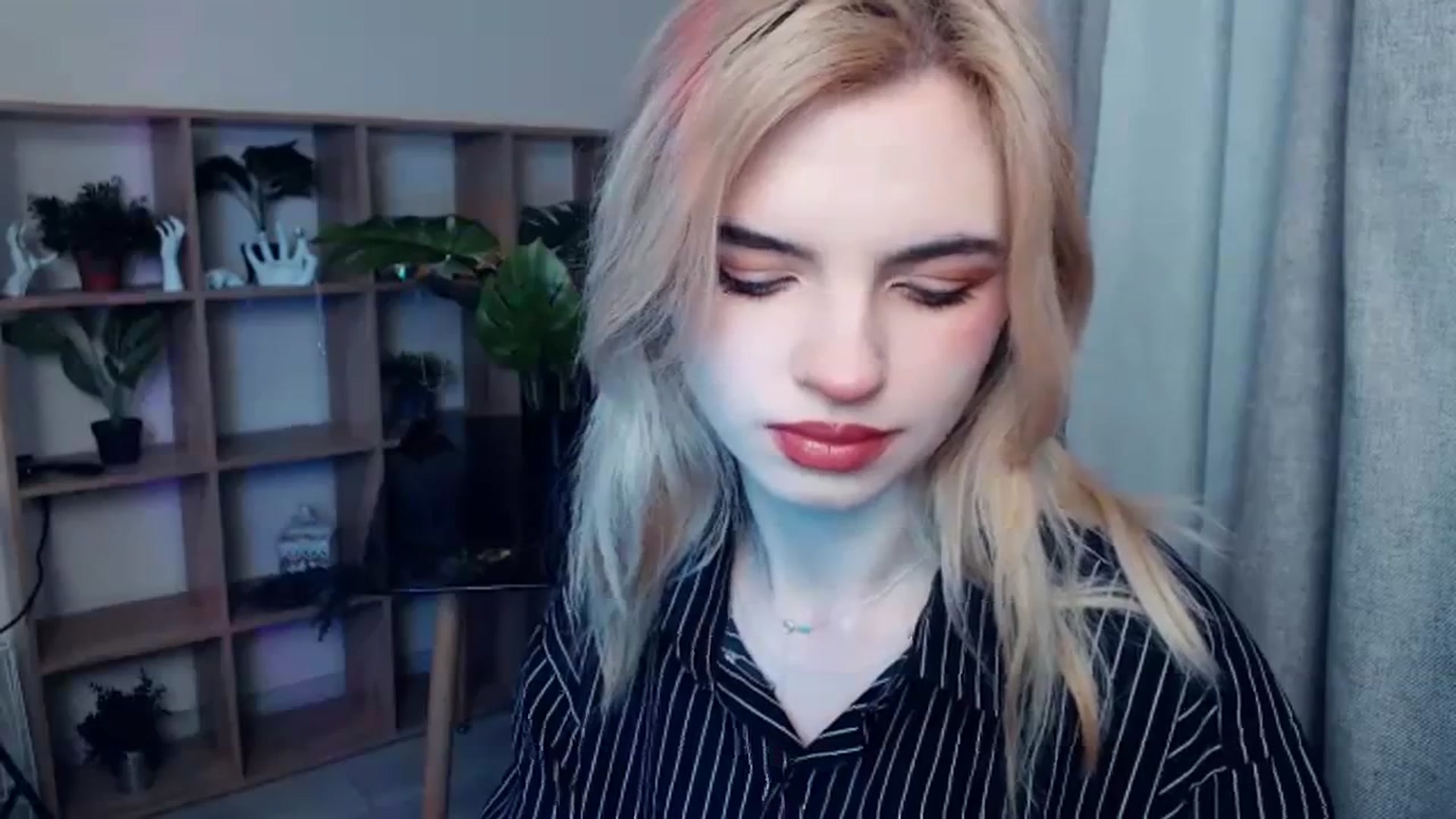 Gallery image thumbnail from Erineys's myfreecams stream on, 12/18/2023, 15:05 image 15 of 20