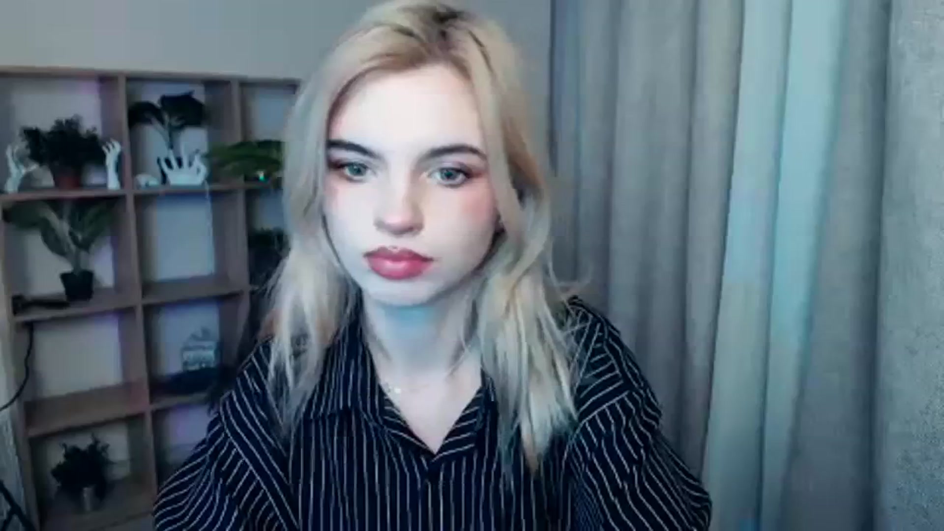 Gallery image thumbnail from Erineys's myfreecams stream on, 12/18/2023, 15:05 image 6 of 20