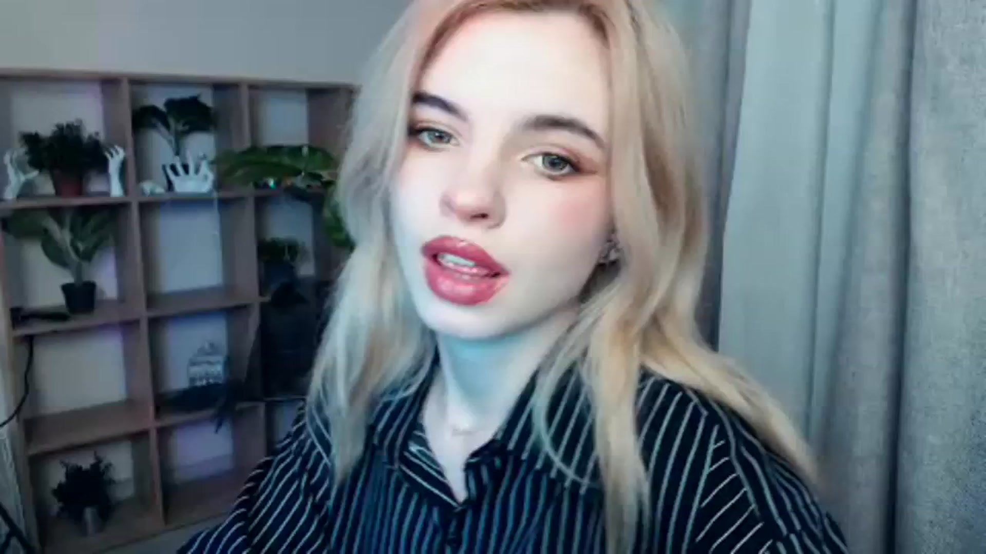 Gallery image thumbnail from Erineys's myfreecams stream on, 12/18/2023, 15:05 image 13 of 20