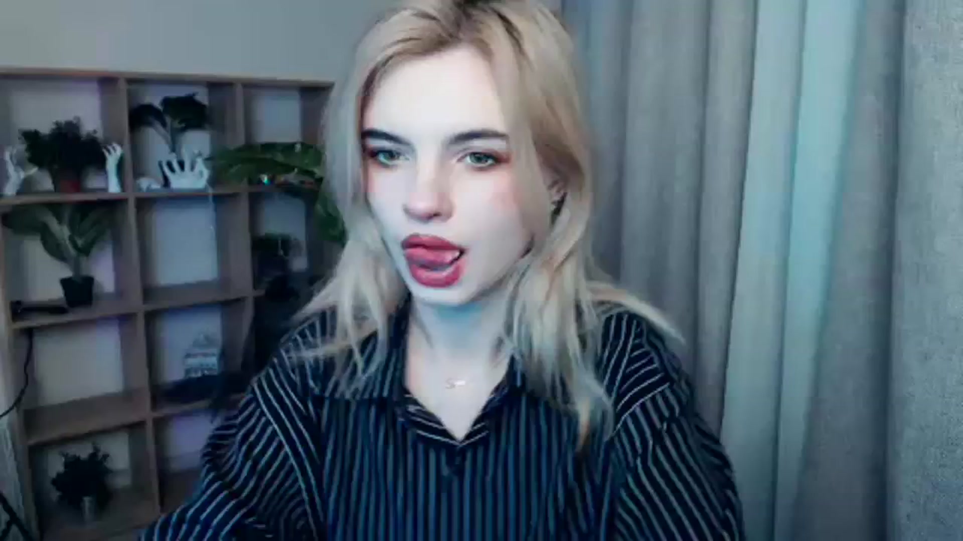 Gallery image thumbnail from Erineys's myfreecams stream on, 12/18/2023, 15:05 image 10 of 20