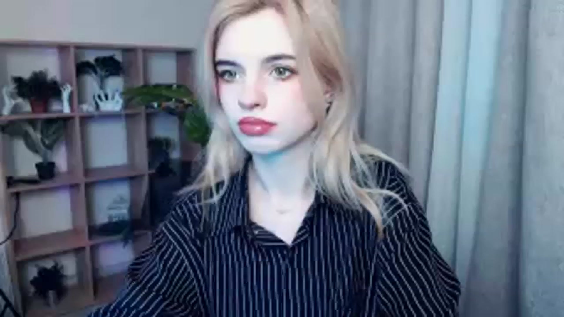 Gallery image thumbnail from Erineys's myfreecams stream on, 12/18/2023, 15:05 image 9 of 20