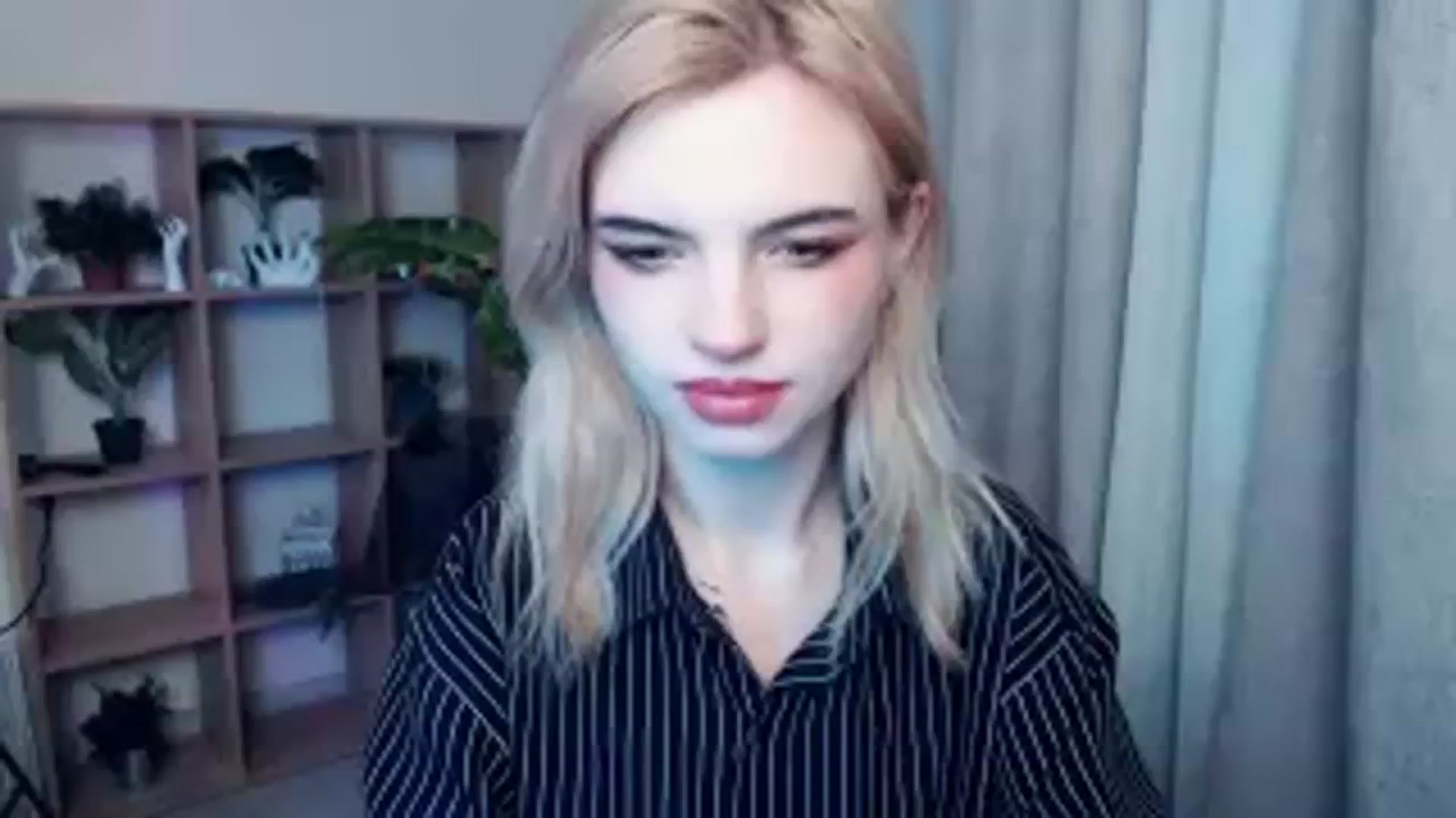 Gallery image thumbnail from Erineys's myfreecams stream on, 12/18/2023, 15:05 image 1 of 20