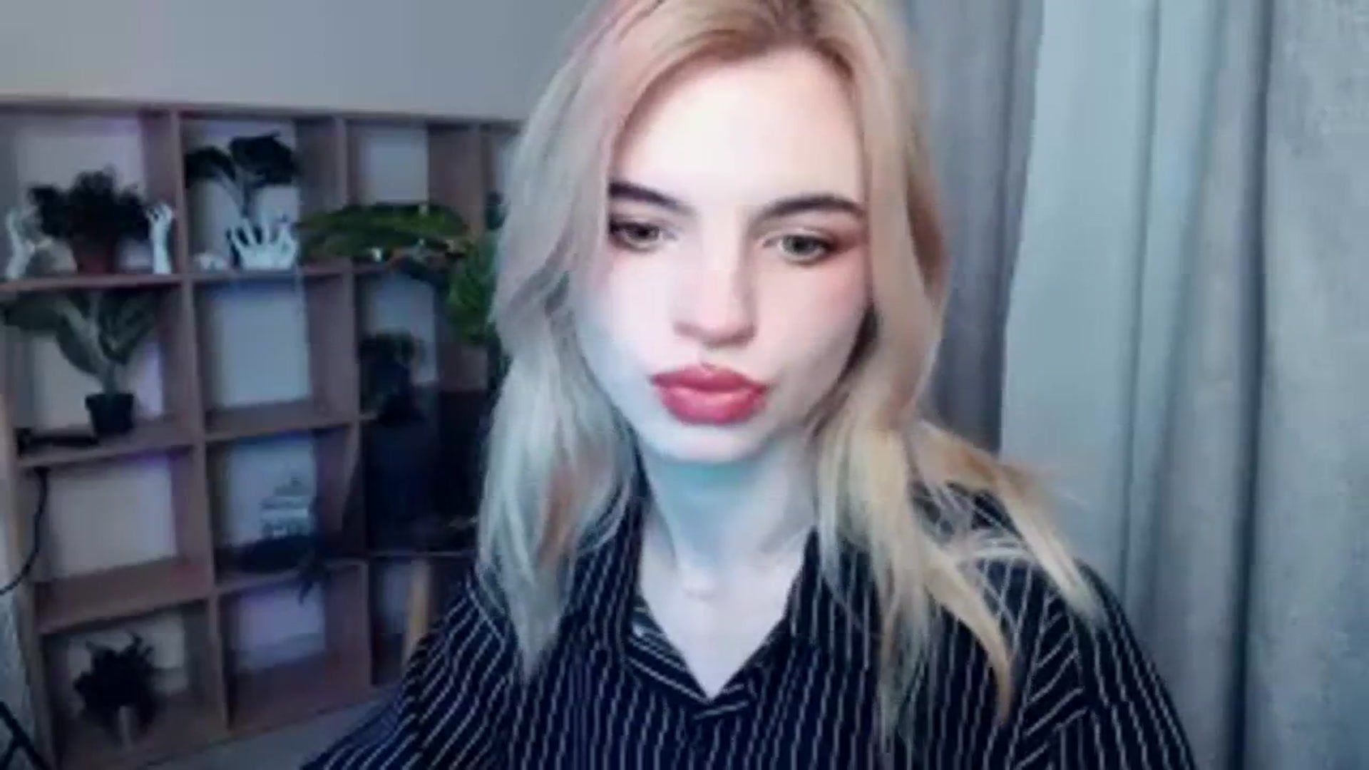 Gallery image thumbnail from Erineys's myfreecams stream on, 12/18/2023, 15:05 image 14 of 20