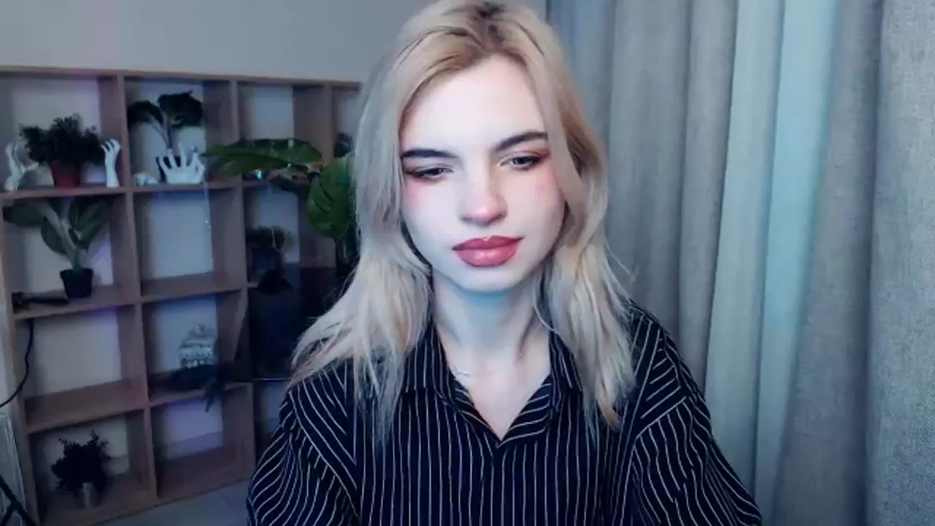 Gallery image thumbnail from Erineys's myfreecams stream on, 12/18/2023, 15:05 image 8 of 20