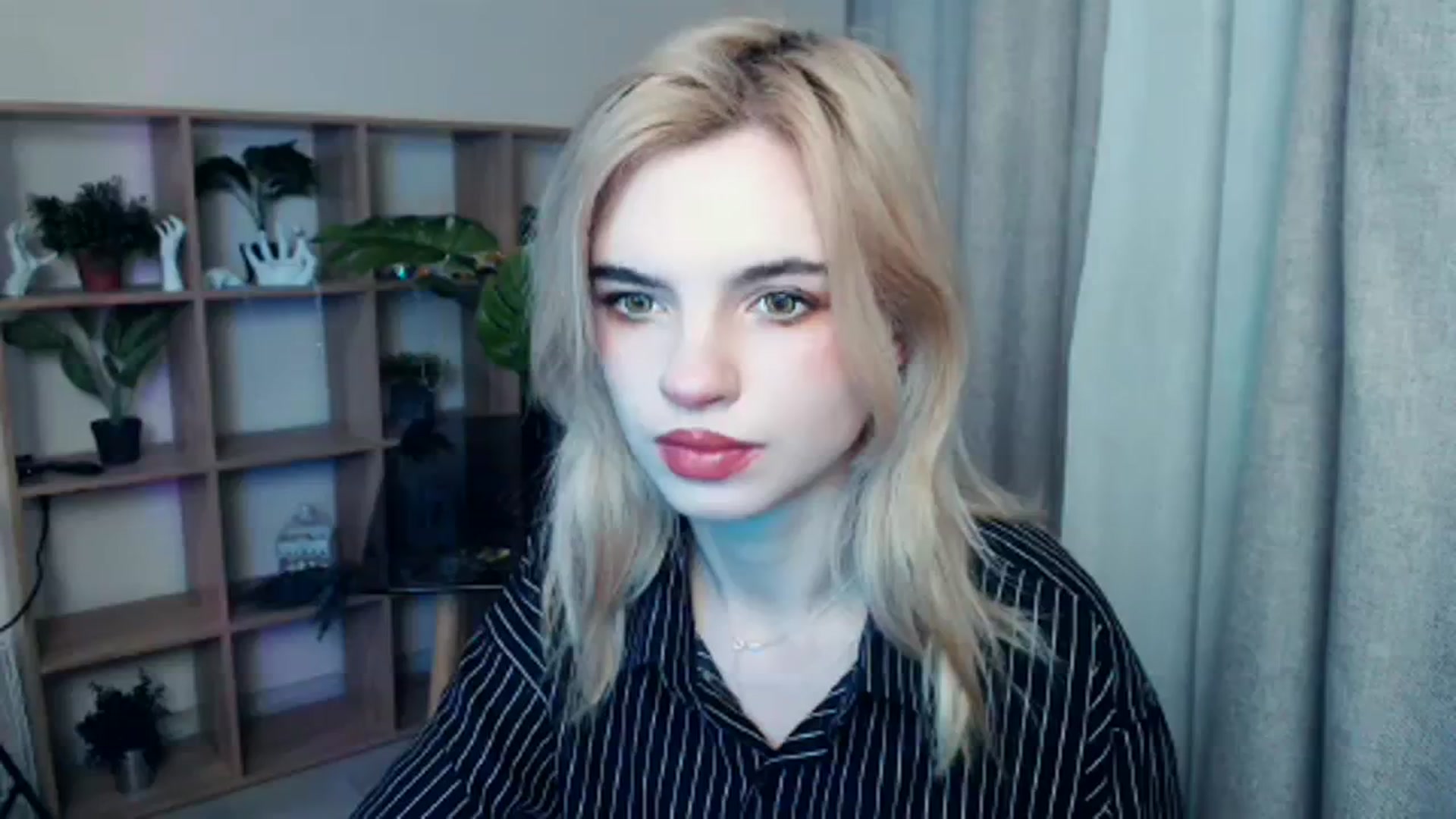 Gallery image thumbnail from Erineys's myfreecams stream on, 12/18/2023, 15:05 image 17 of 20
