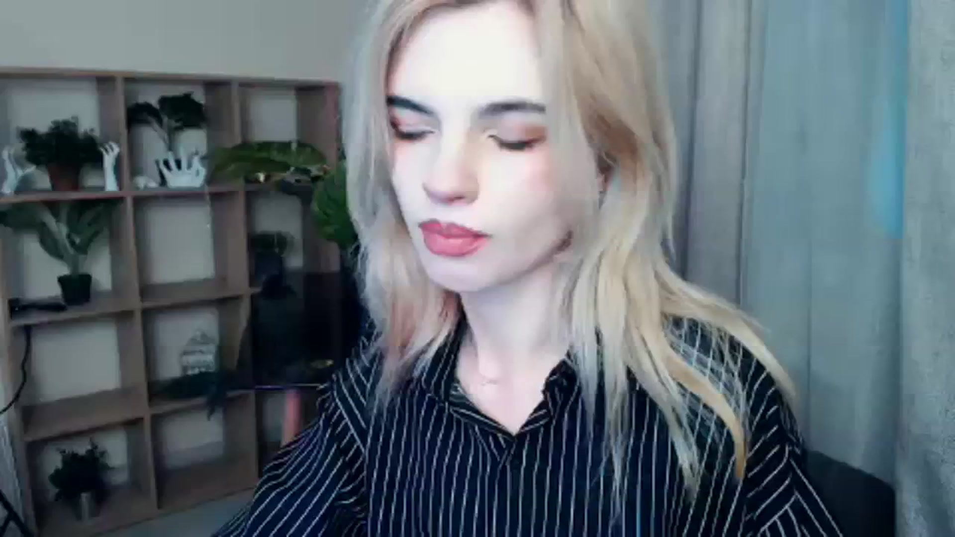 Gallery image thumbnail from Erineys's myfreecams stream on, 12/18/2023, 15:43 image 1 of 20