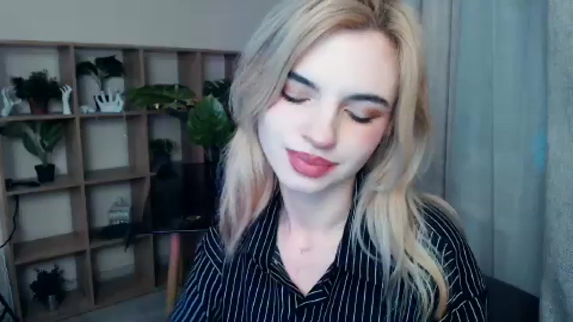 Gallery image thumbnail from Erineys's myfreecams stream on, 12/18/2023, 15:43 image 8 of 20