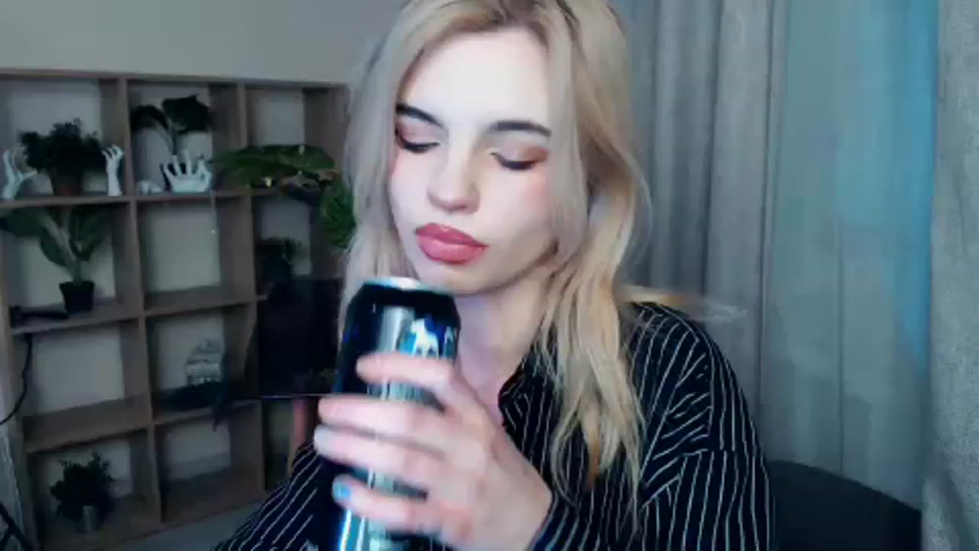 Gallery image thumbnail from Erineys's myfreecams stream on, 12/18/2023, 15:43 image 3 of 20