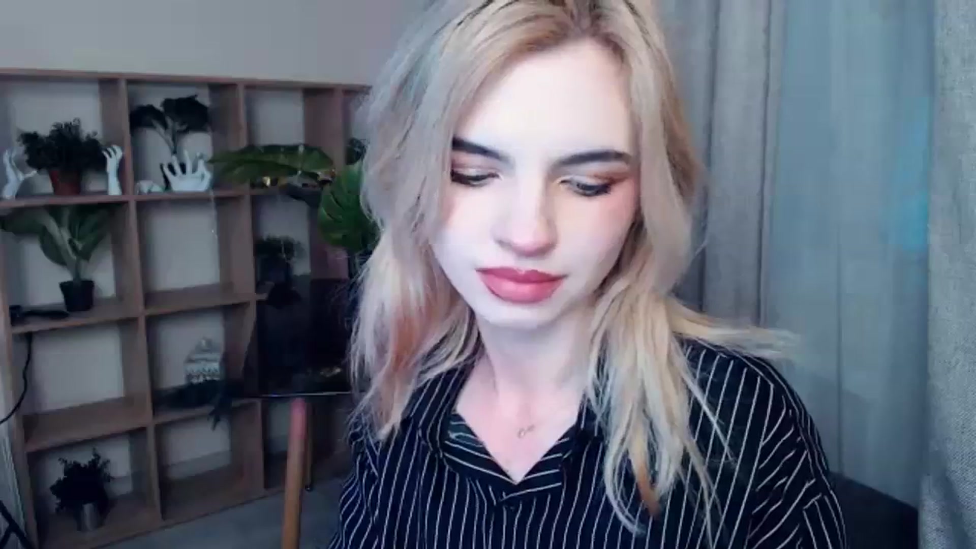 Gallery image thumbnail from Erineys's myfreecams stream on, 12/18/2023, 15:43 image 5 of 20