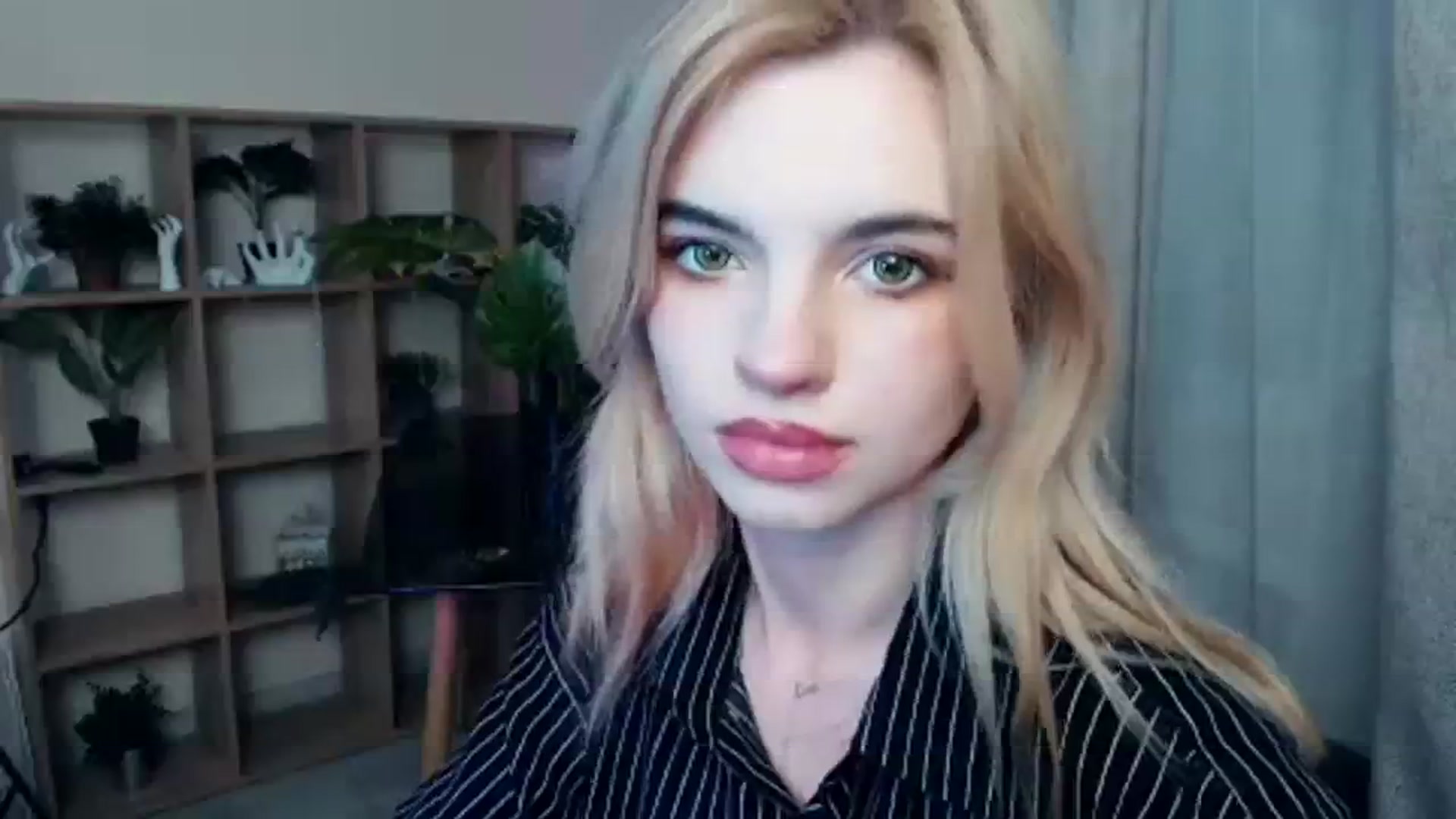 Gallery image thumbnail from Erineys's myfreecams stream on, 12/18/2023, 15:43 image 6 of 20
