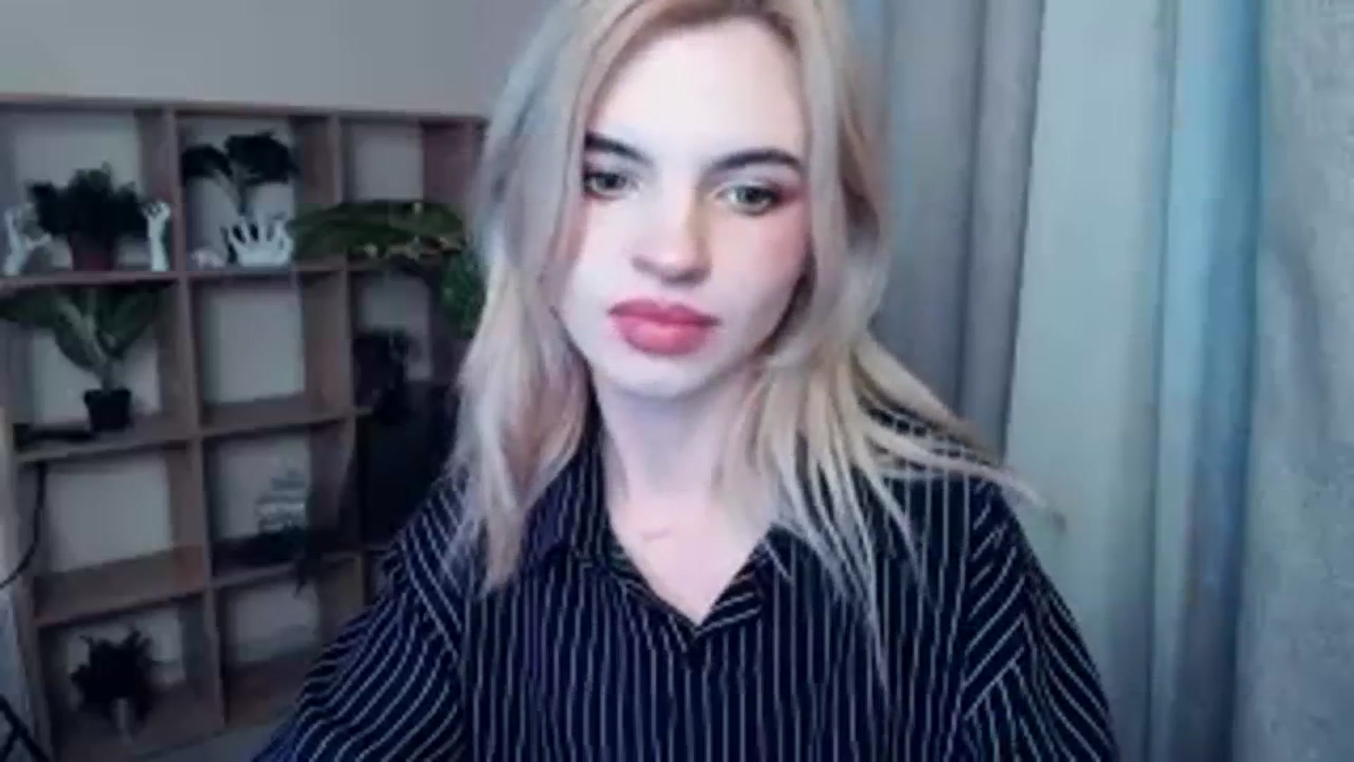 Gallery image thumbnail from Erineys's myfreecams stream on, 12/18/2023, 16:11 image 13 of 20
