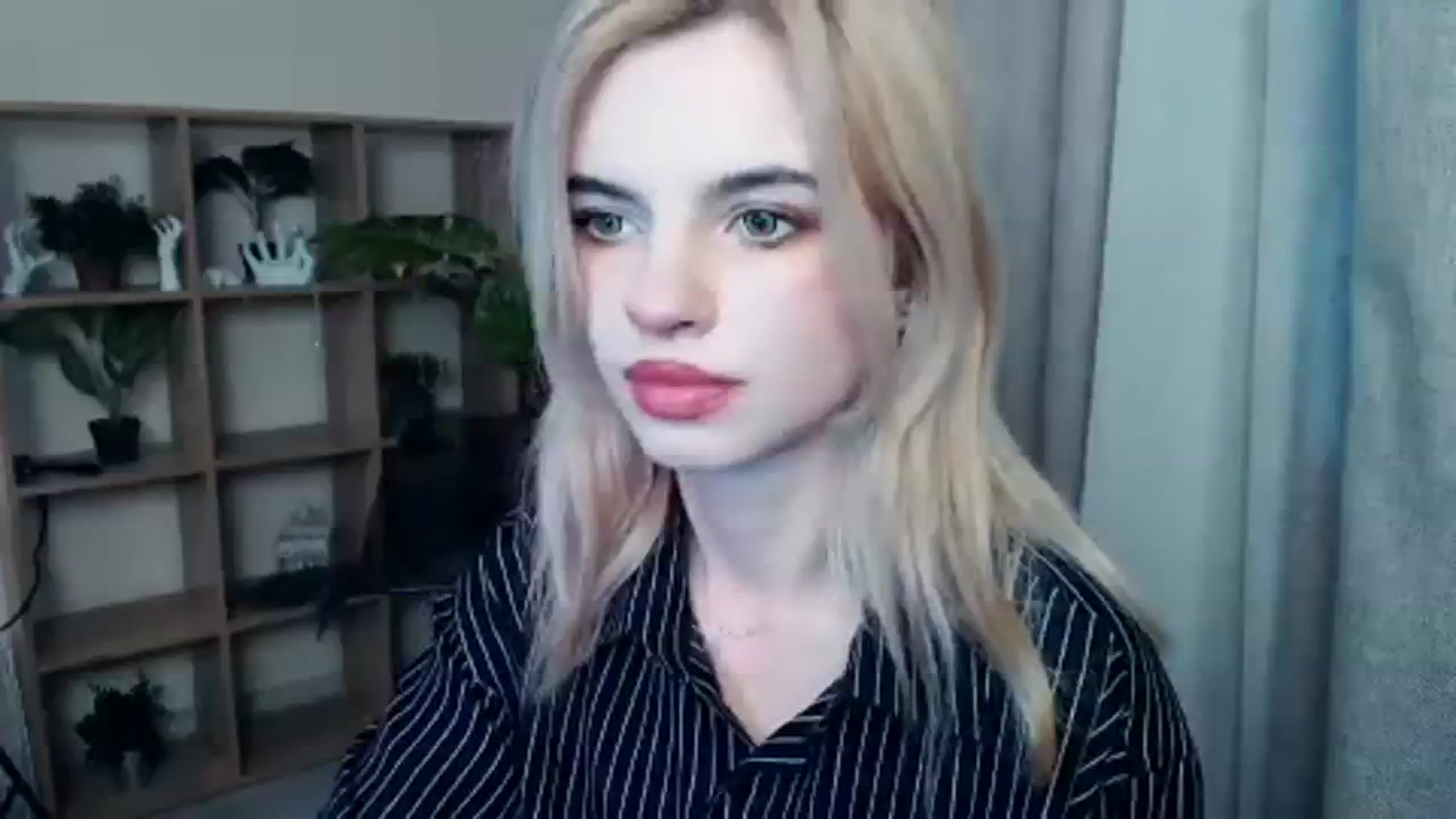 Gallery image thumbnail from Erineys's myfreecams stream on, 12/18/2023, 16:11 image 1 of 20