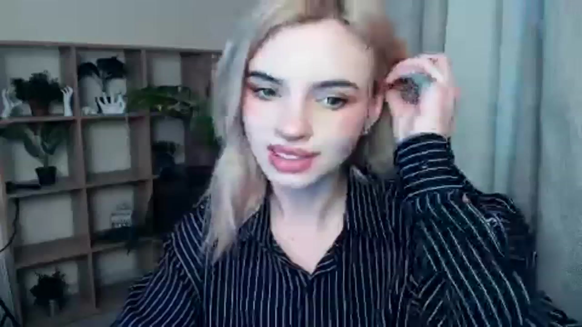 Gallery image thumbnail from Erineys's myfreecams stream on, 12/18/2023, 16:11 image 18 of 20
