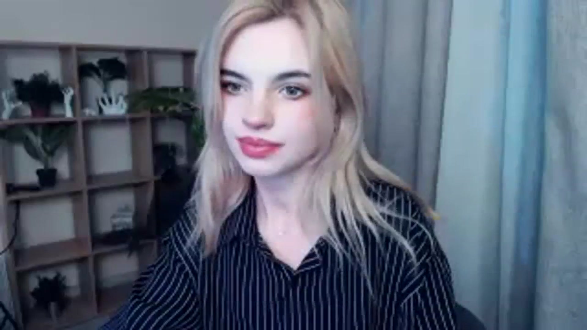 Gallery image thumbnail from Erineys's myfreecams stream on, 12/18/2023, 16:11 image 14 of 20