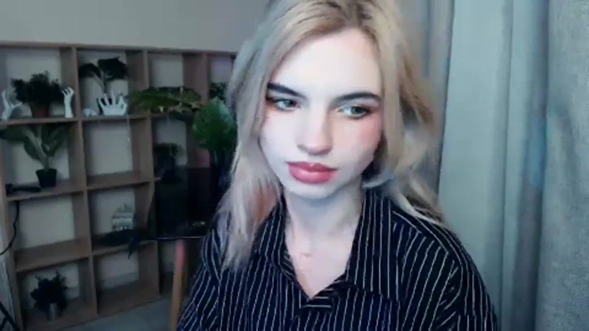 Gallery image thumbnail from Erineys's myfreecams stream on, 12/18/2023, 16:11 image 6 of 20