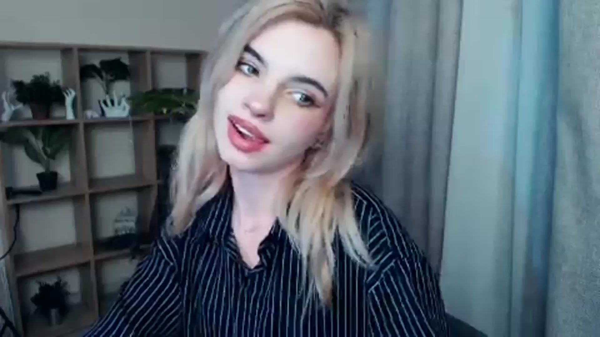 Gallery image thumbnail from Erineys's myfreecams stream on, 12/18/2023, 16:11 image 2 of 20