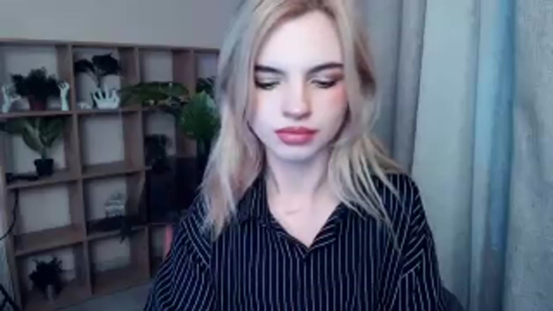 Gallery image thumbnail from Erineys's myfreecams stream on, 12/18/2023, 16:11 image 11 of 20