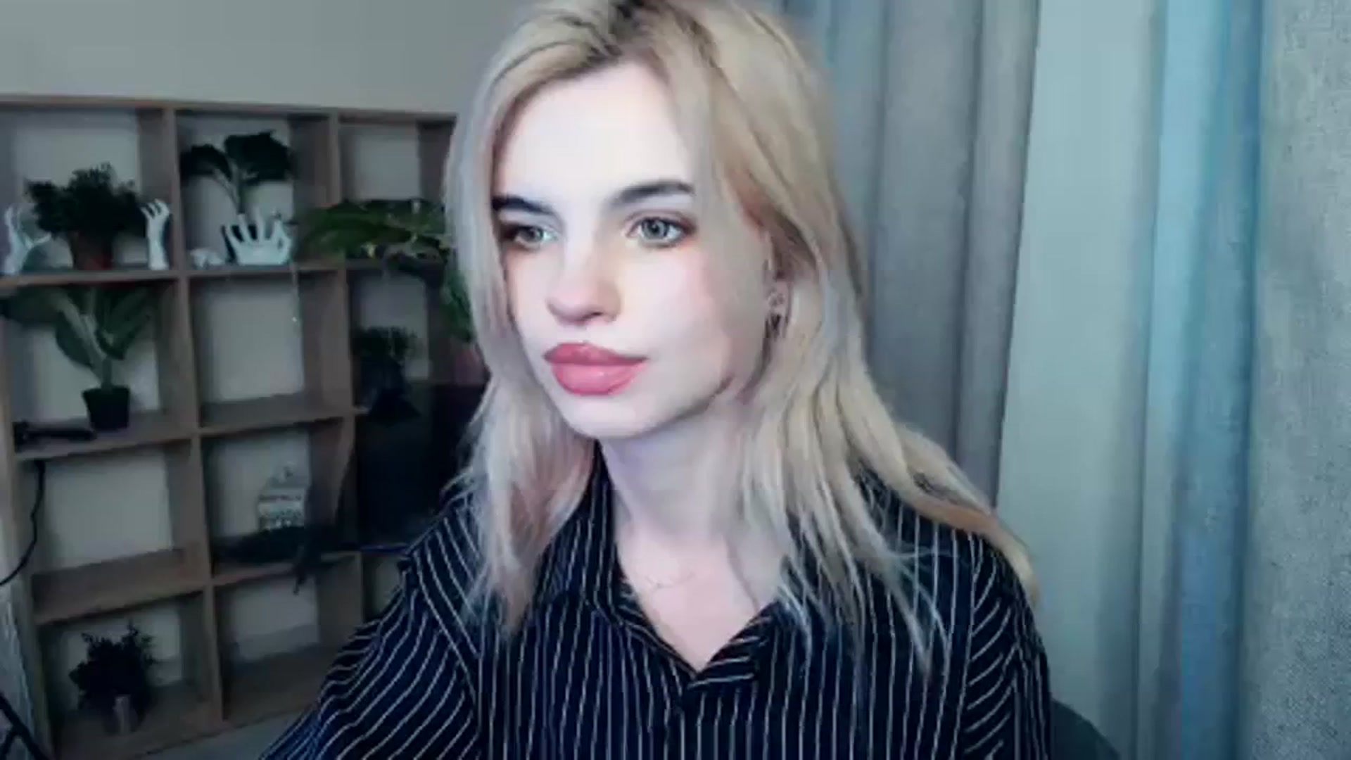 Gallery image thumbnail from Erineys's myfreecams stream on, 12/18/2023, 16:11 image 16 of 20