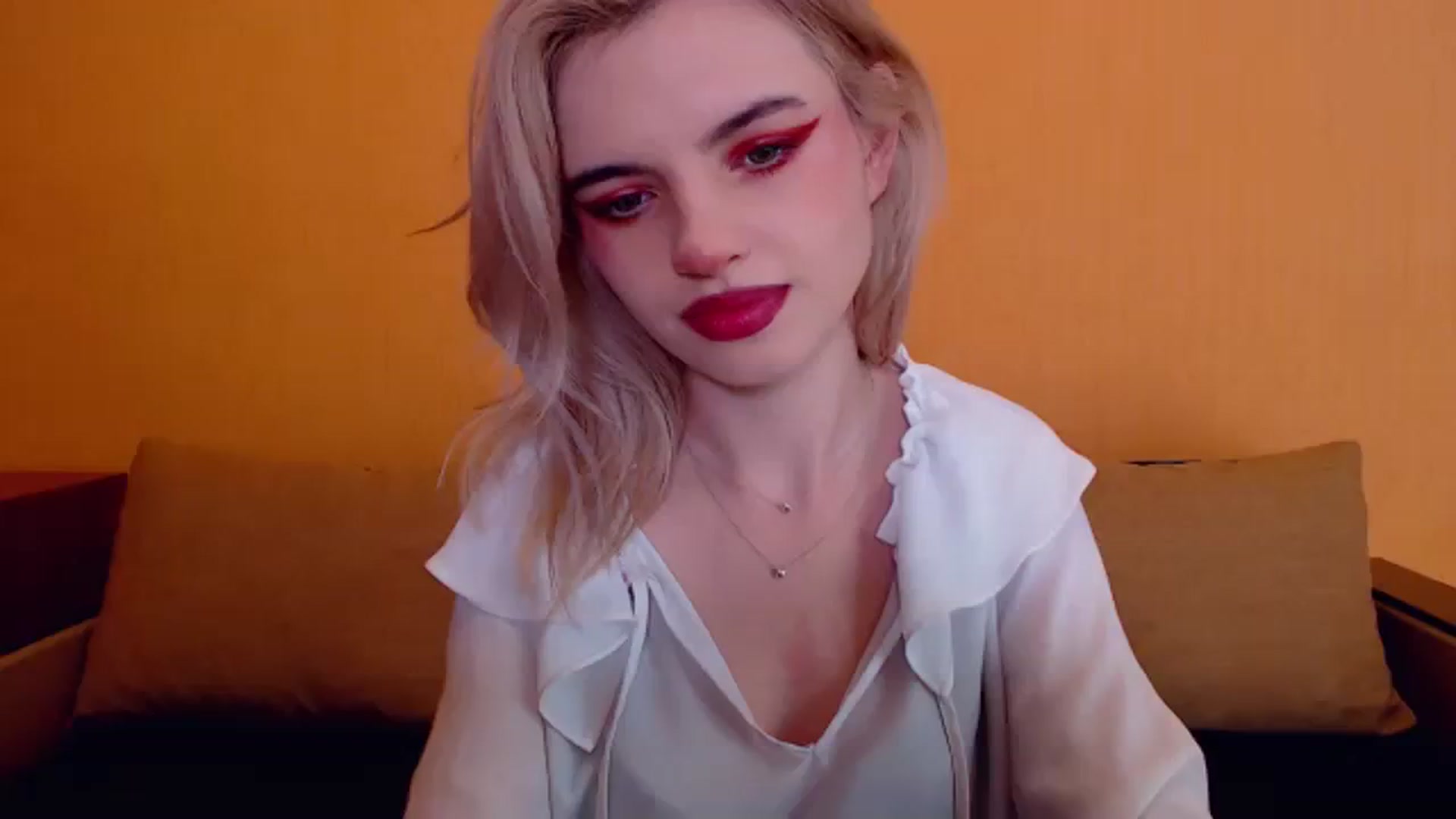 Gallery image thumbnail from Erineys's myfreecams stream on, 12/21/2023, 15:58 image 15 of 20