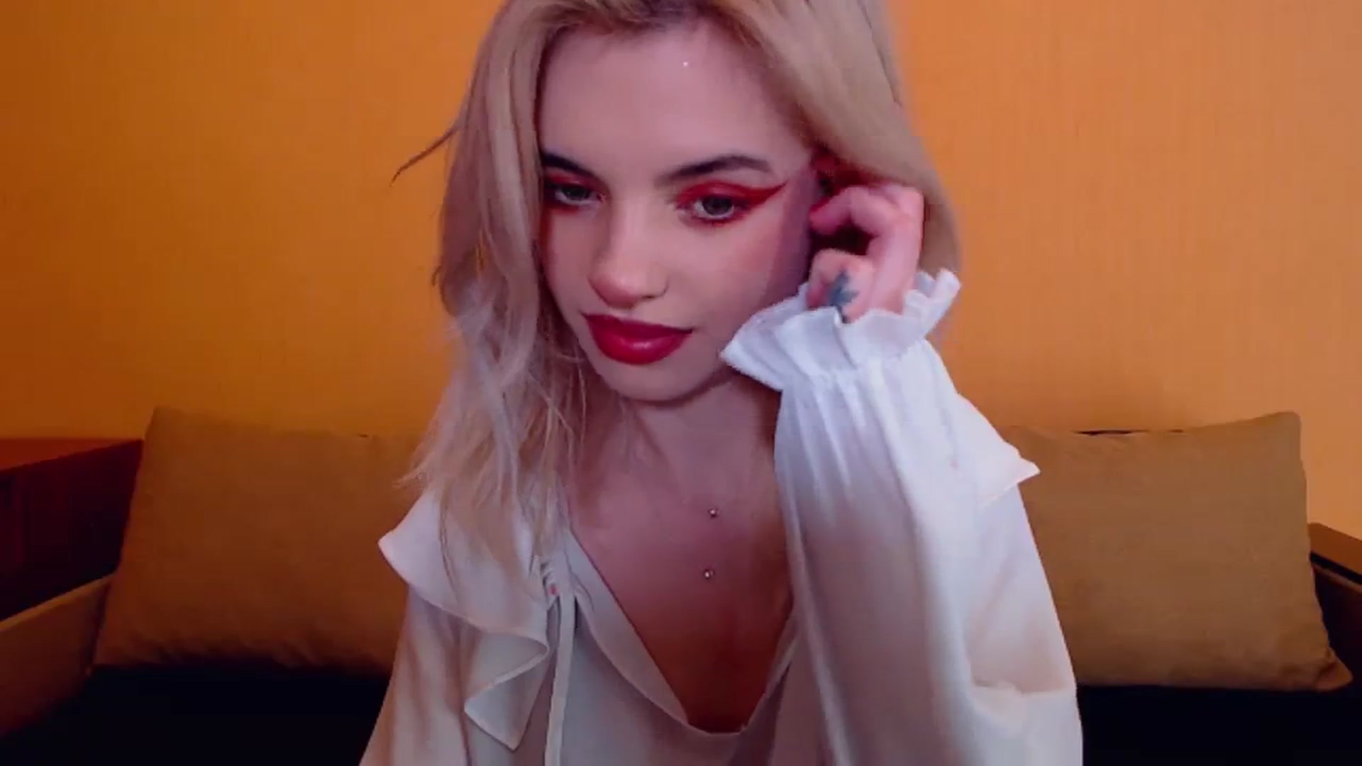 Gallery image thumbnail from Erineys's myfreecams stream on, 12/21/2023, 15:58 image 19 of 20