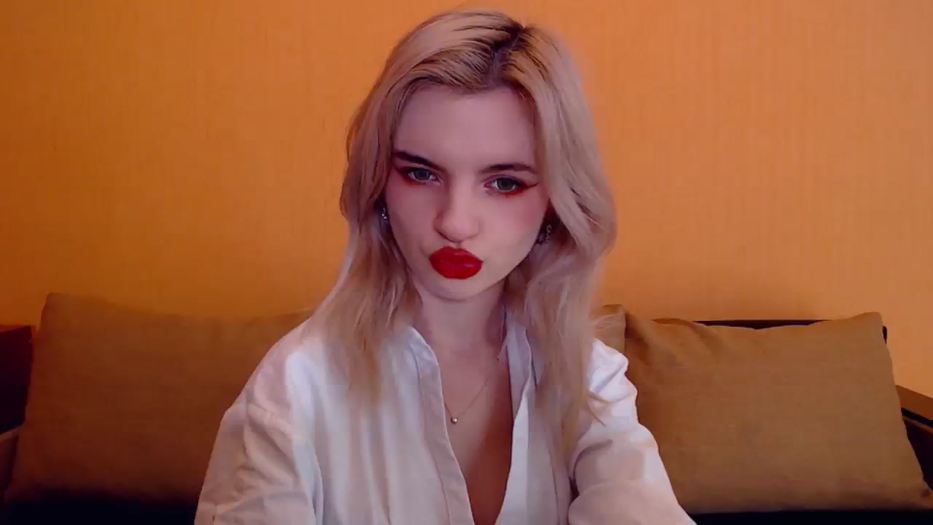 Gallery image thumbnail from Erineys's myfreecams stream on, 12/22/2023, 15:07 image 8 of 20