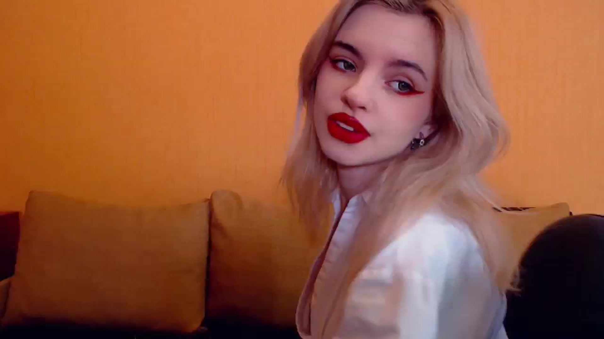 Gallery image thumbnail from Erineys's myfreecams stream on, 12/22/2023, 15:07 image 5 of 20