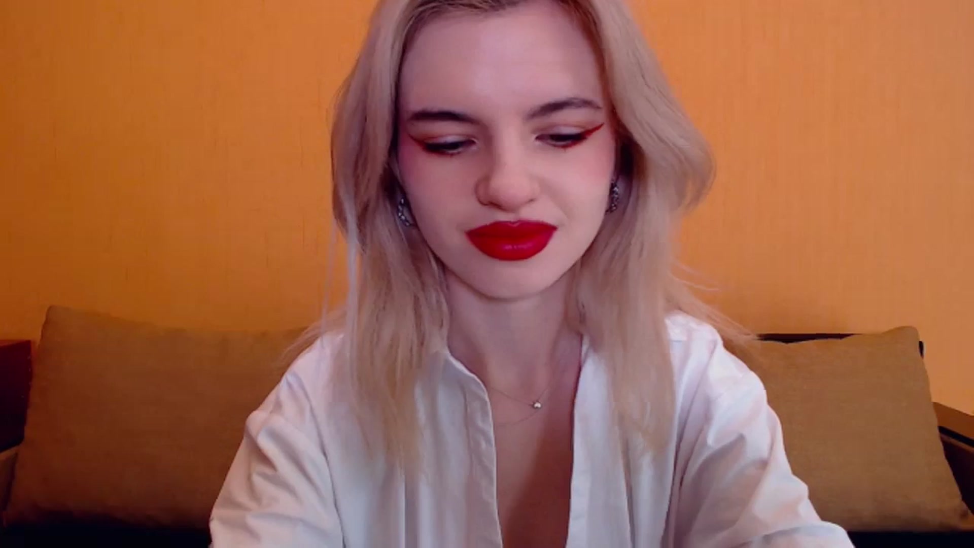 Gallery image thumbnail from Erineys's myfreecams stream on, 12/22/2023, 15:07 image 4 of 20