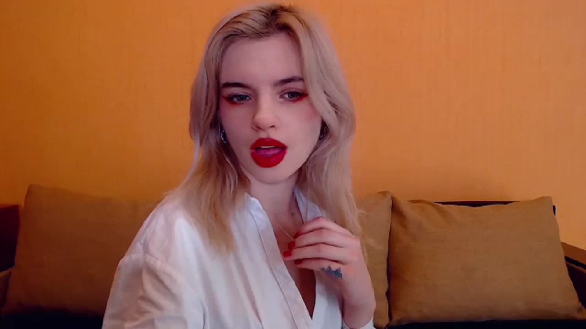 Gallery image thumbnail from Erineys's myfreecams stream on, 12/22/2023, 15:07 image 7 of 20