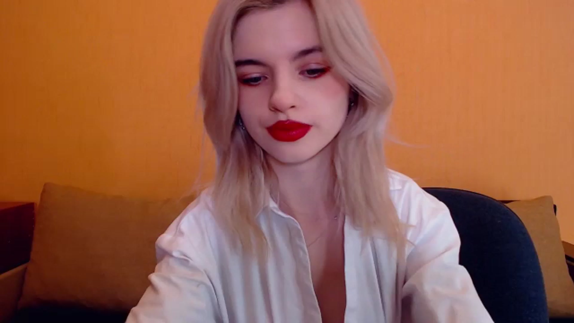 Gallery image thumbnail from Erineys's myfreecams stream on, 12/22/2023, 15:07 image 17 of 20