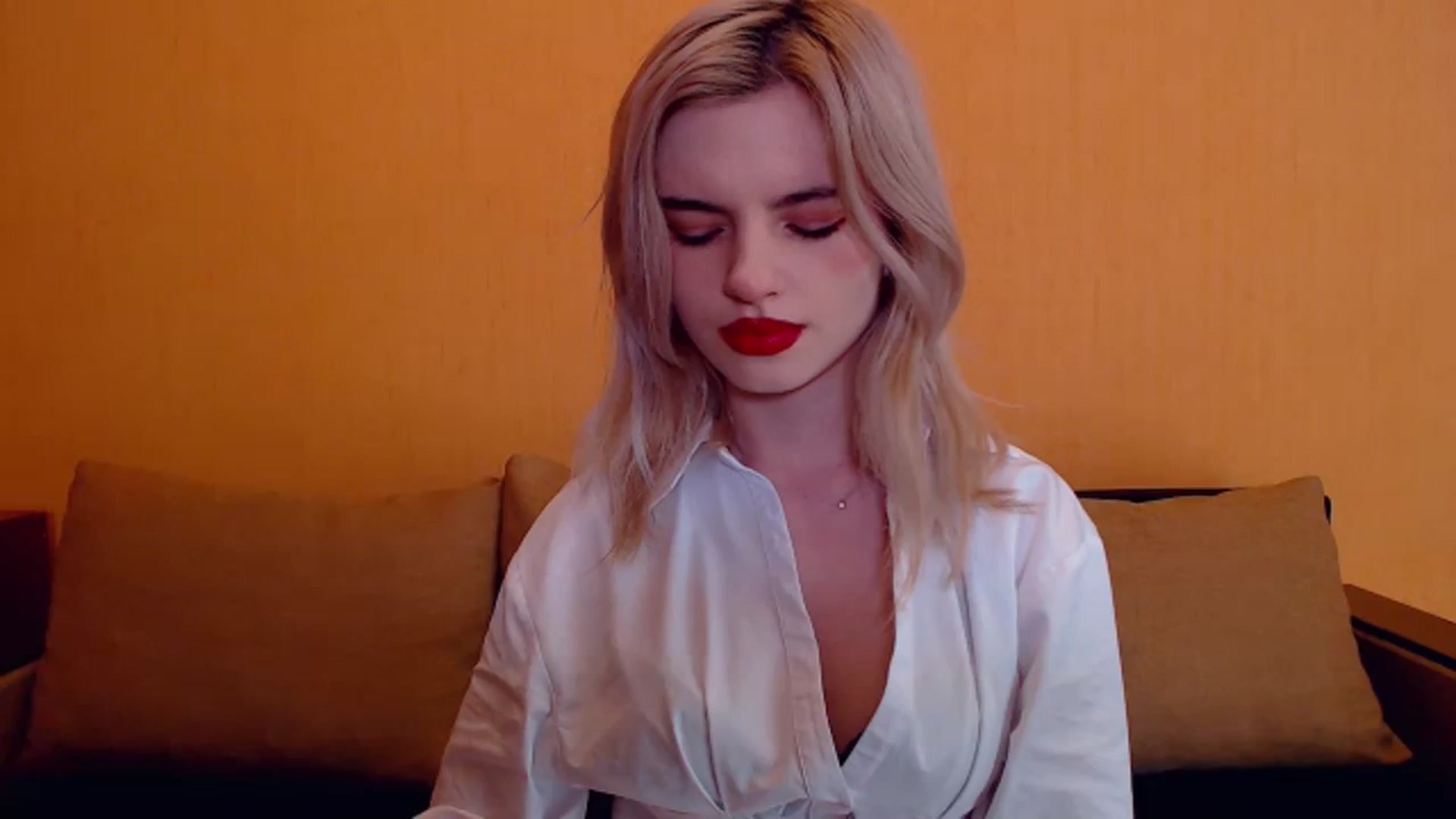 Gallery image thumbnail from Erineys's myfreecams stream on, 12/22/2023, 16:06 image 13 of 20