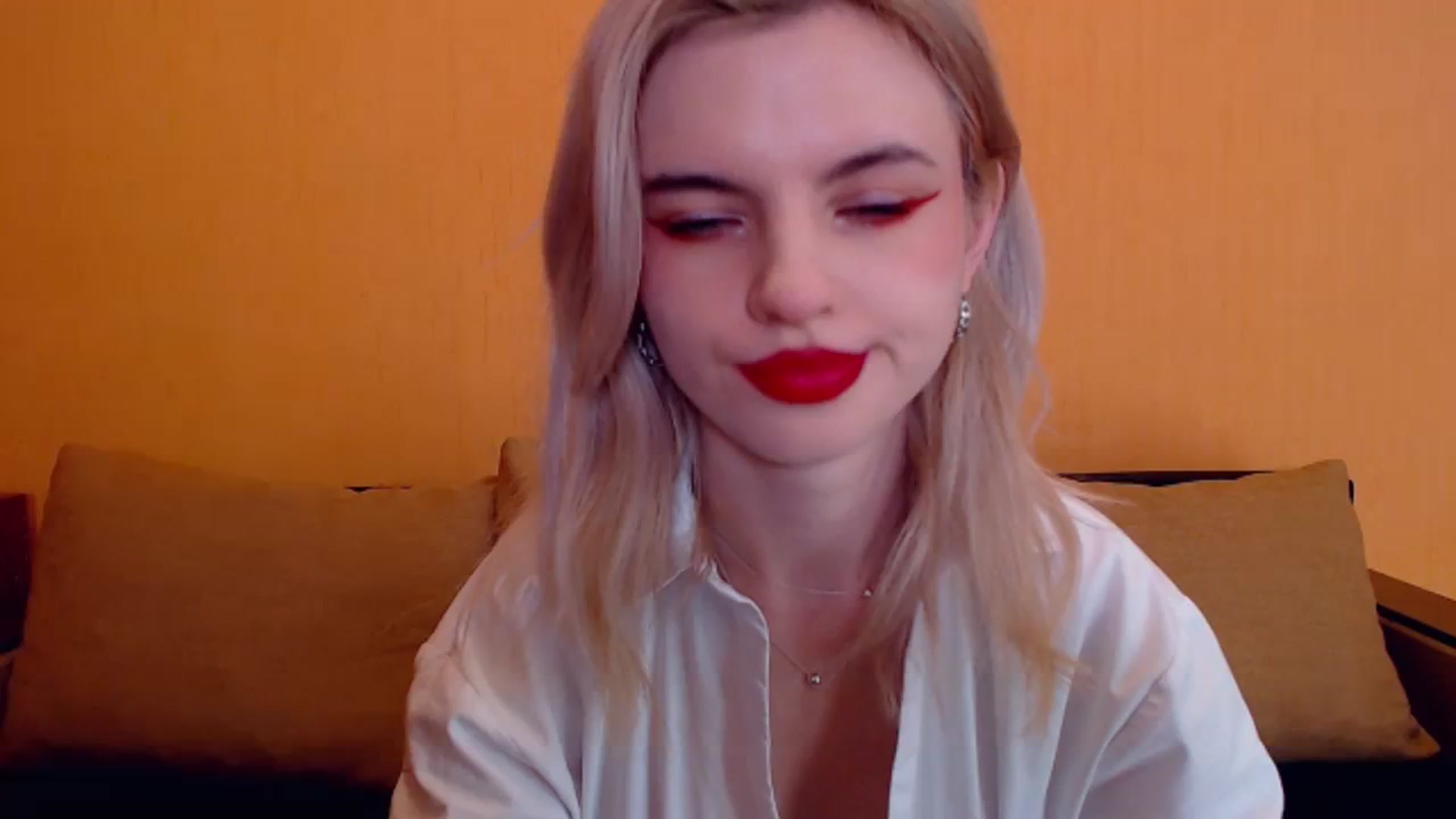 Gallery image thumbnail from Erineys's myfreecams stream on, 12/22/2023, 17:13 image 12 of 20