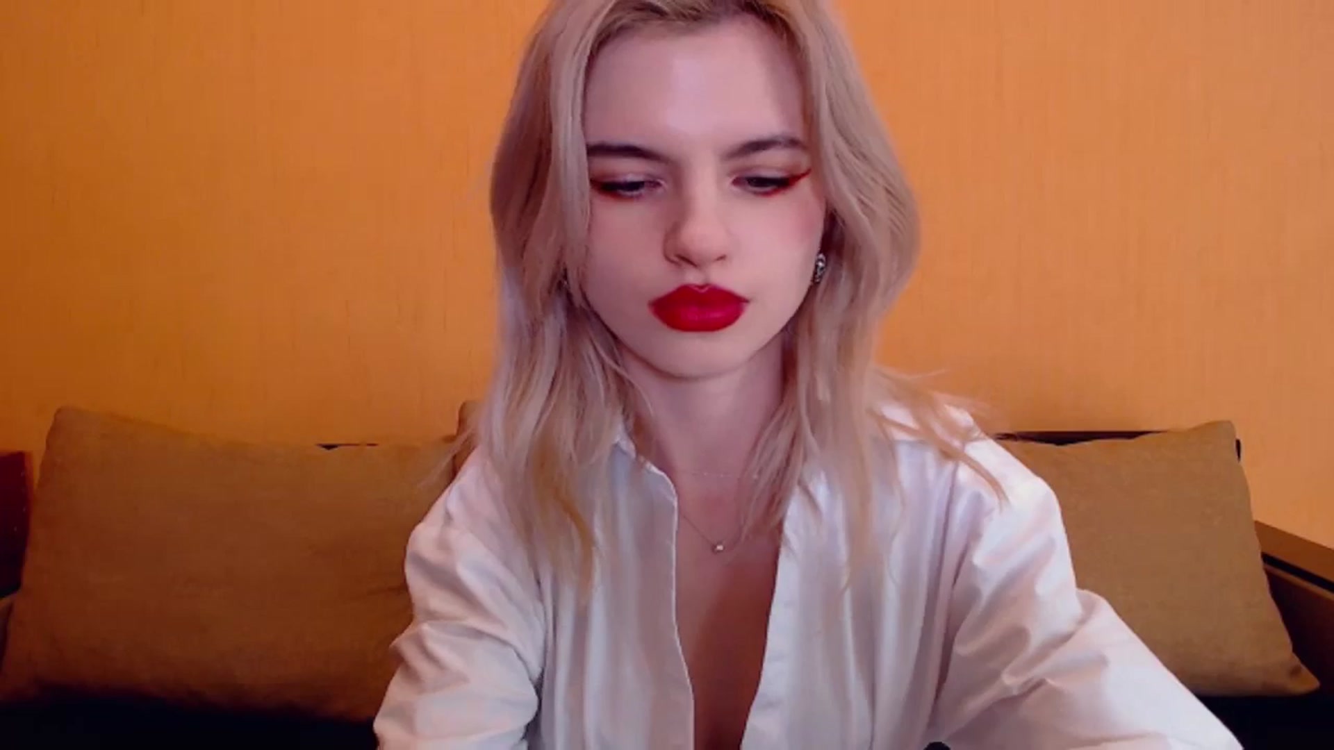 Gallery image thumbnail from Erineys's myfreecams stream on, 12/22/2023, 17:13 image 6 of 20