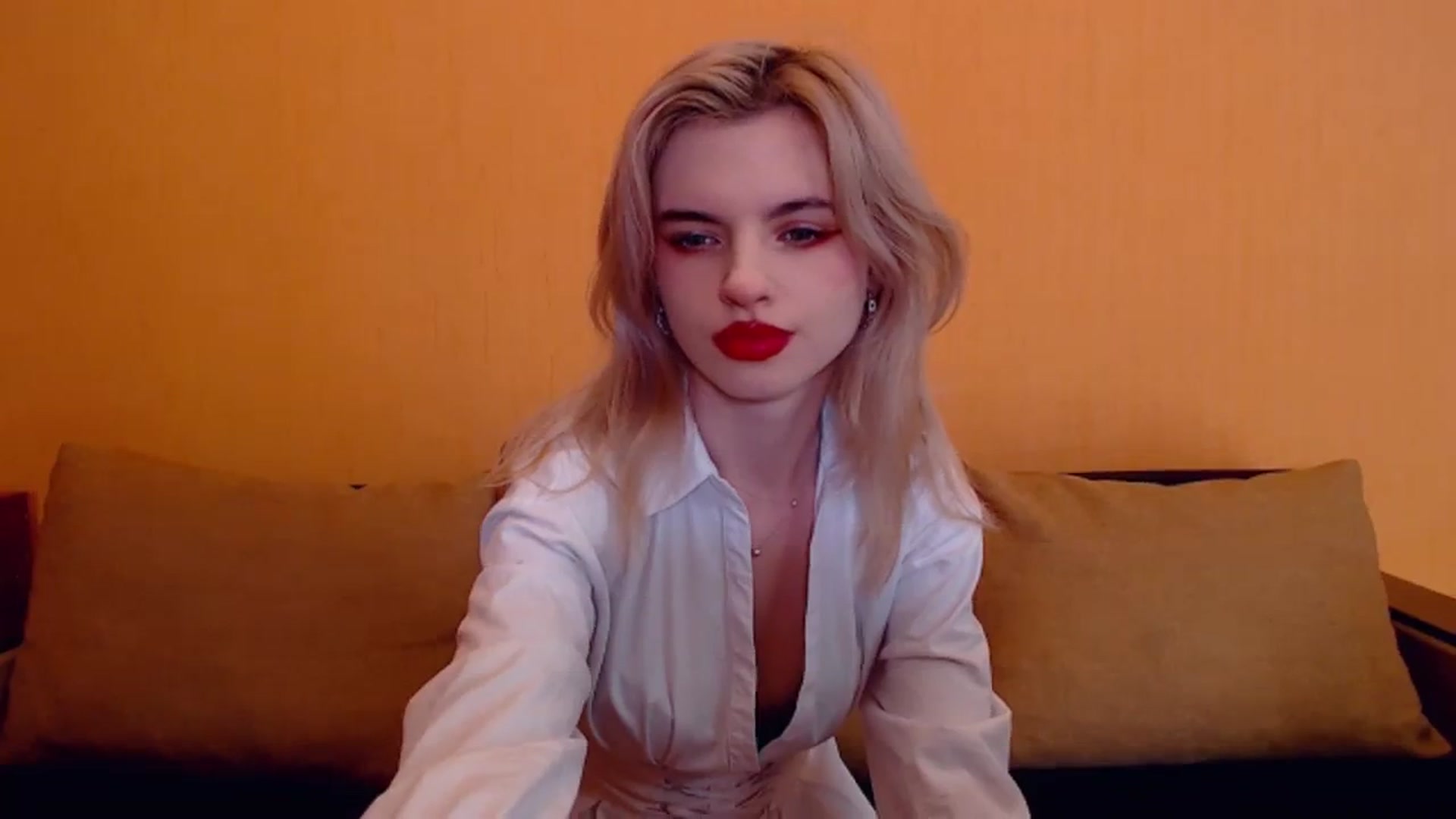 Gallery image thumbnail from Erineys's myfreecams stream on, 12/22/2023, 17:13 image 19 of 20