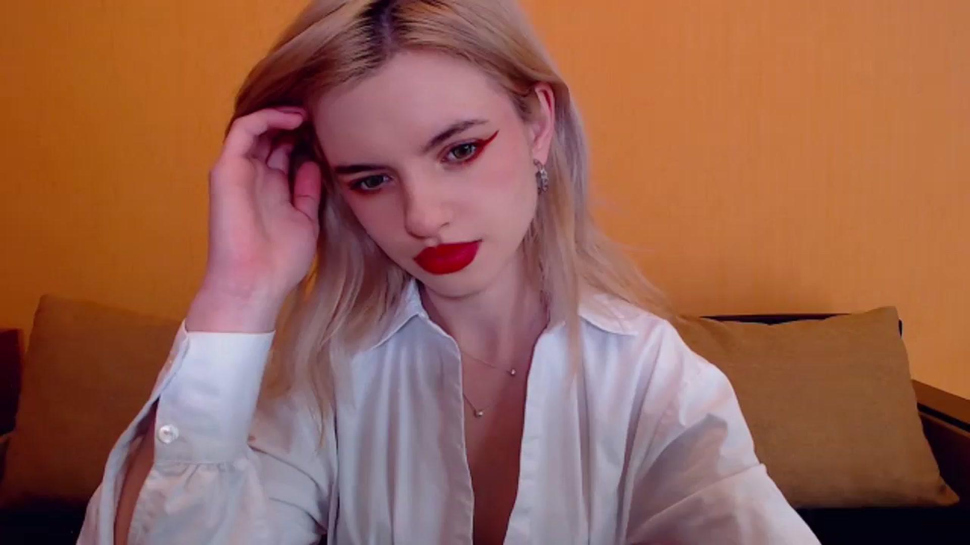 Gallery image thumbnail from Erineys's myfreecams stream on, 12/22/2023, 17:13 image 1 of 20