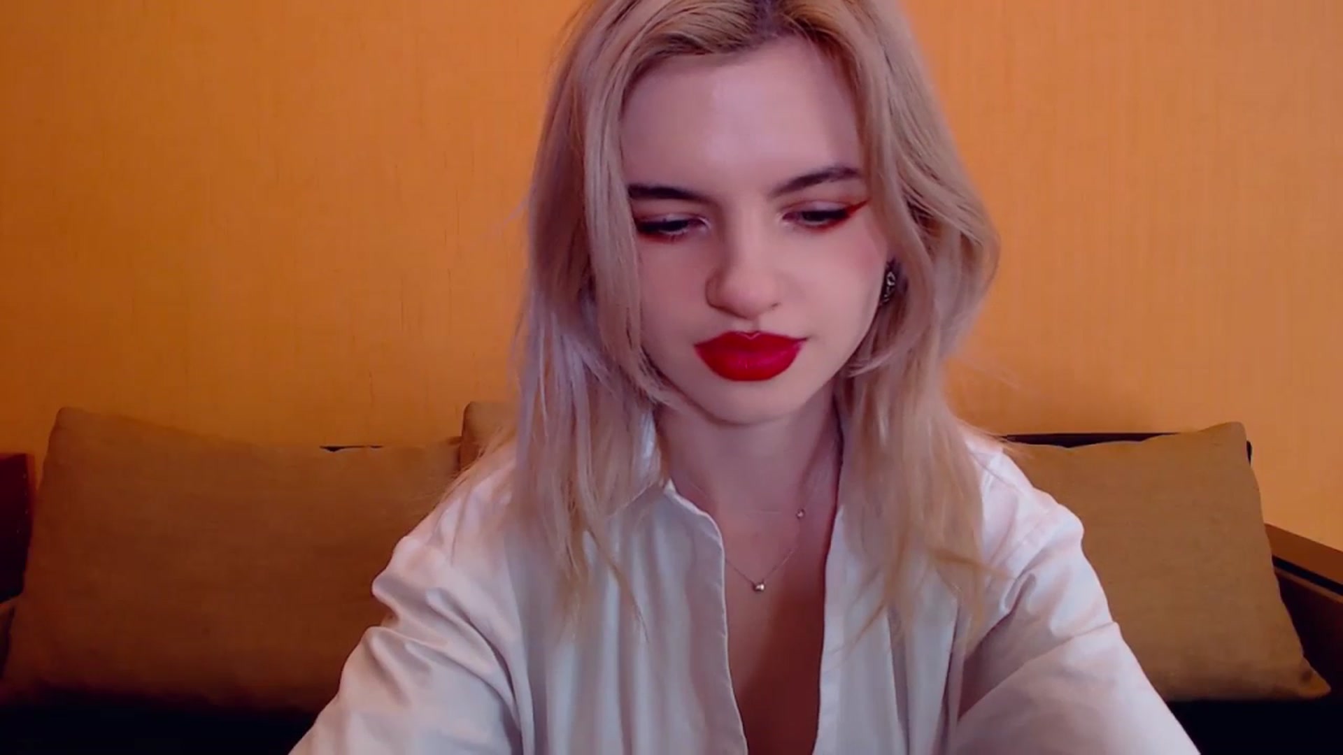 Gallery image thumbnail from Erineys's myfreecams stream on, 12/22/2023, 17:13 image 14 of 20